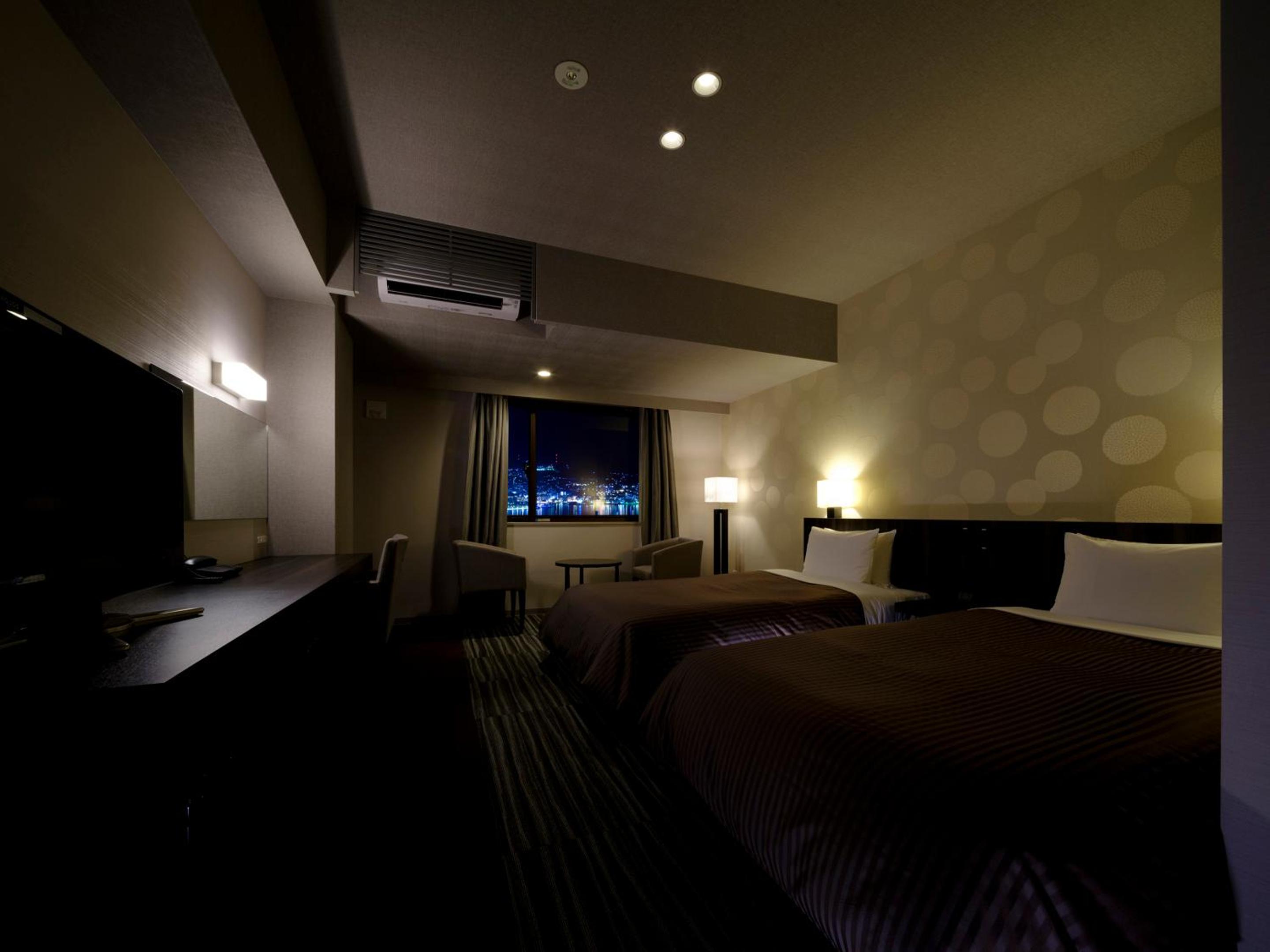 Twin Room High Floor Main Building - Non-Smoking (Renovated) photo 3