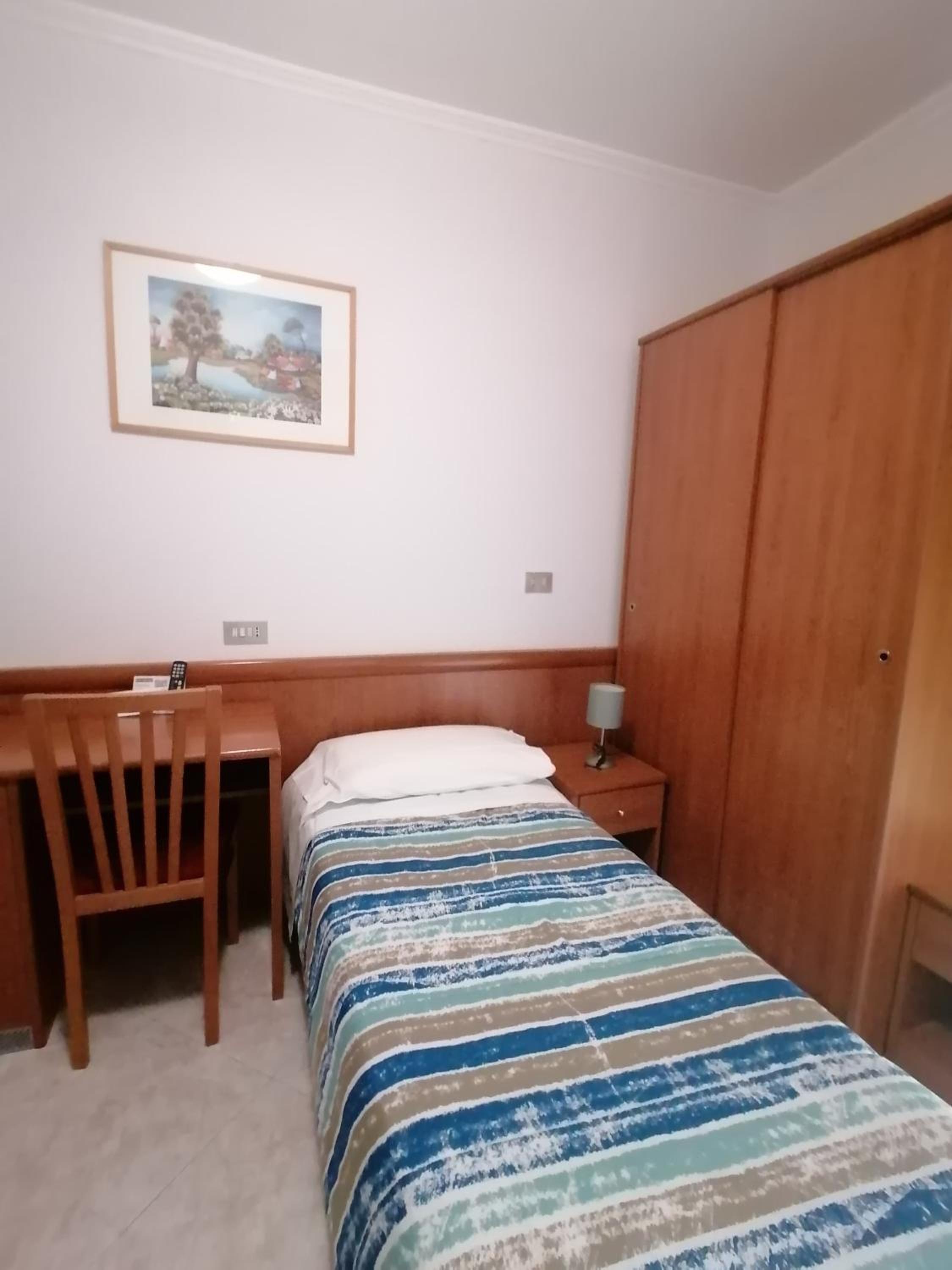 Single Room photo 3