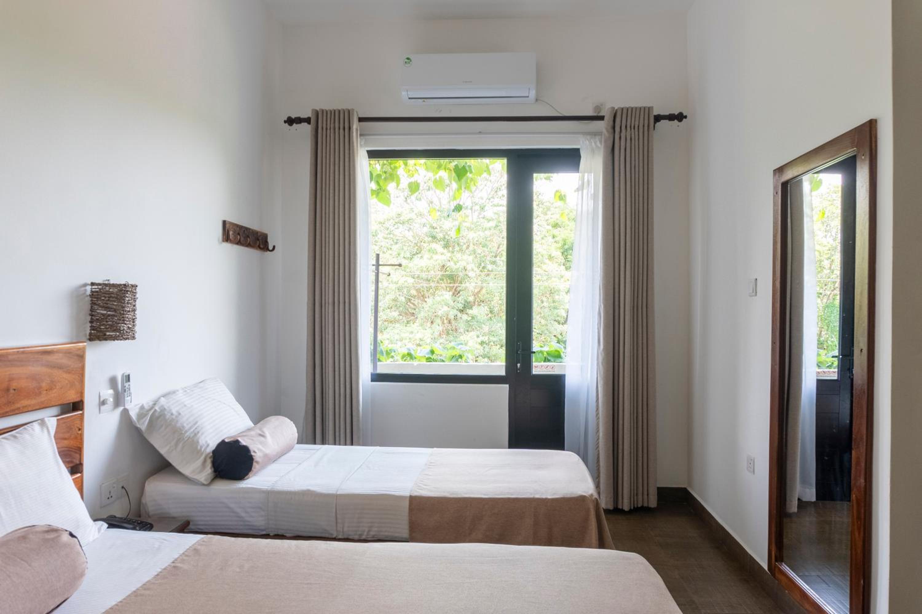 Standard Triple Room with City View photo 3