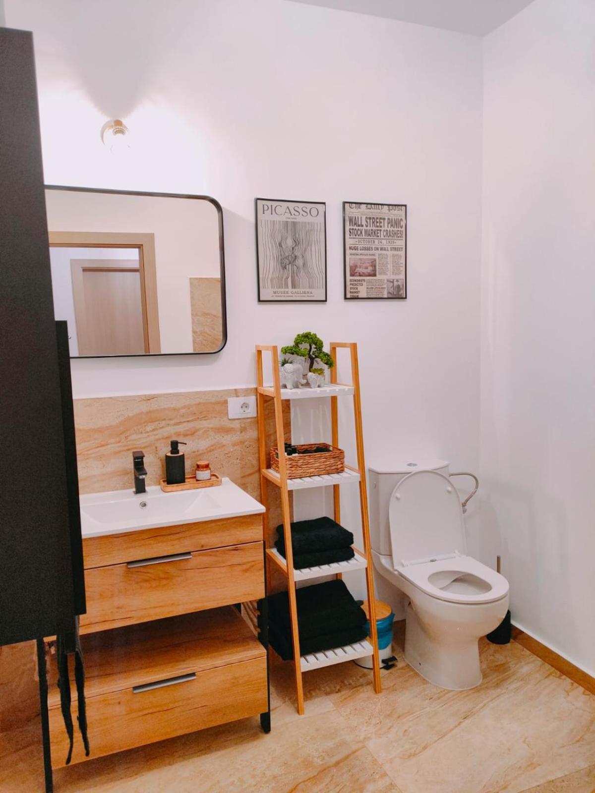 One-Bedroom Apartment photo 2