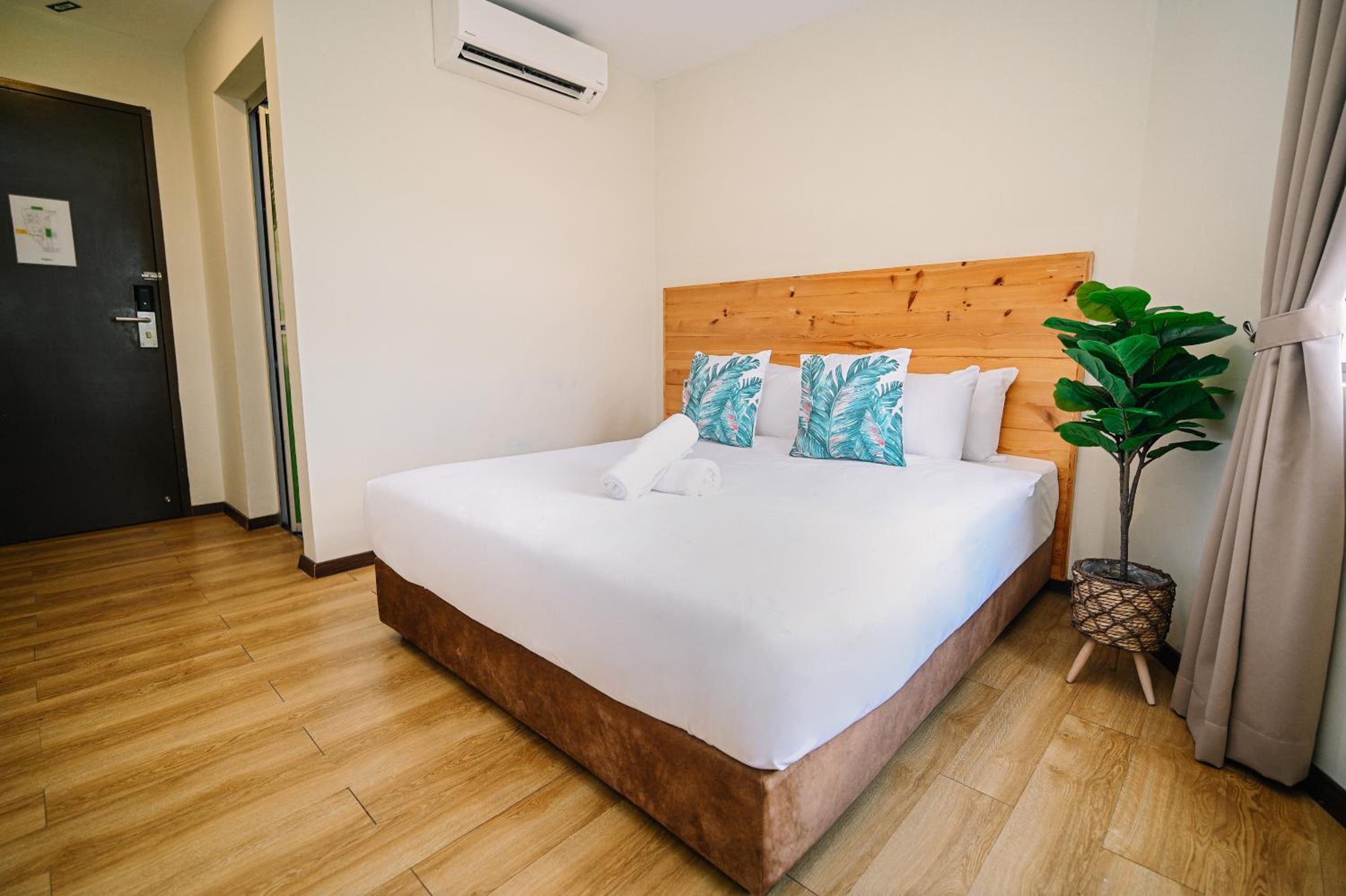 Deluxe Queen Room