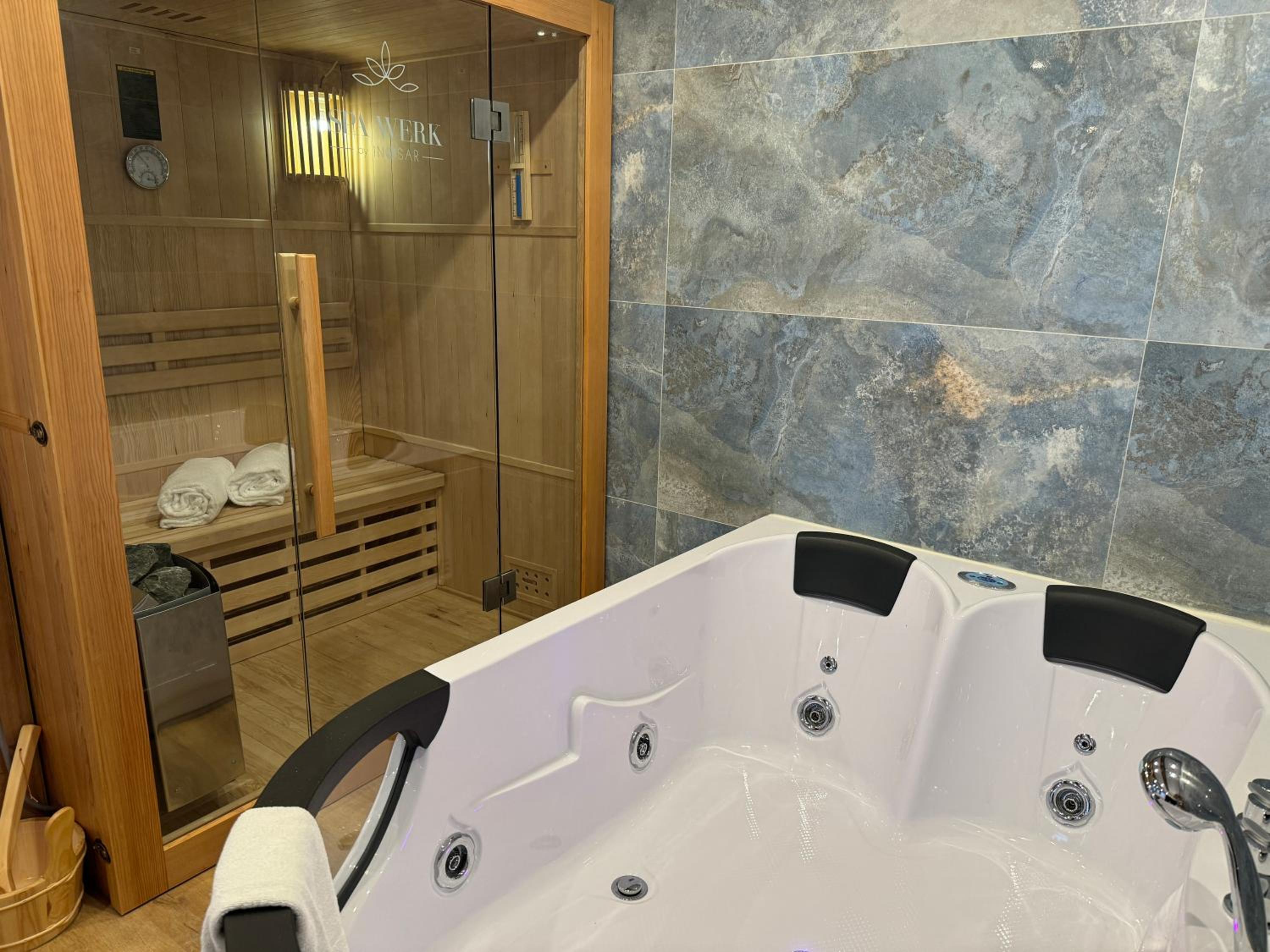 King Suite with Spa Bath photo 2