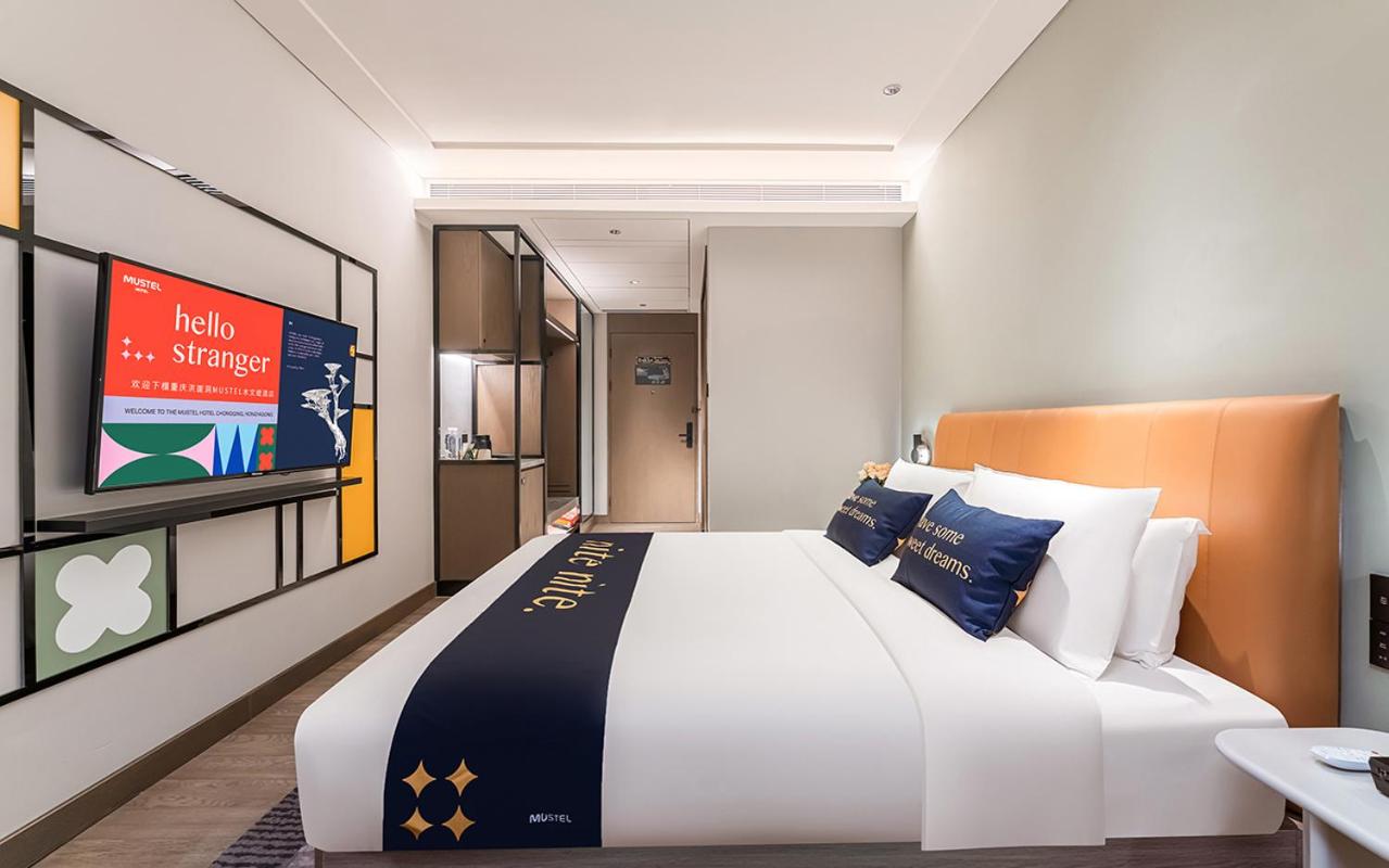 Queen Room with Balcony photo 1