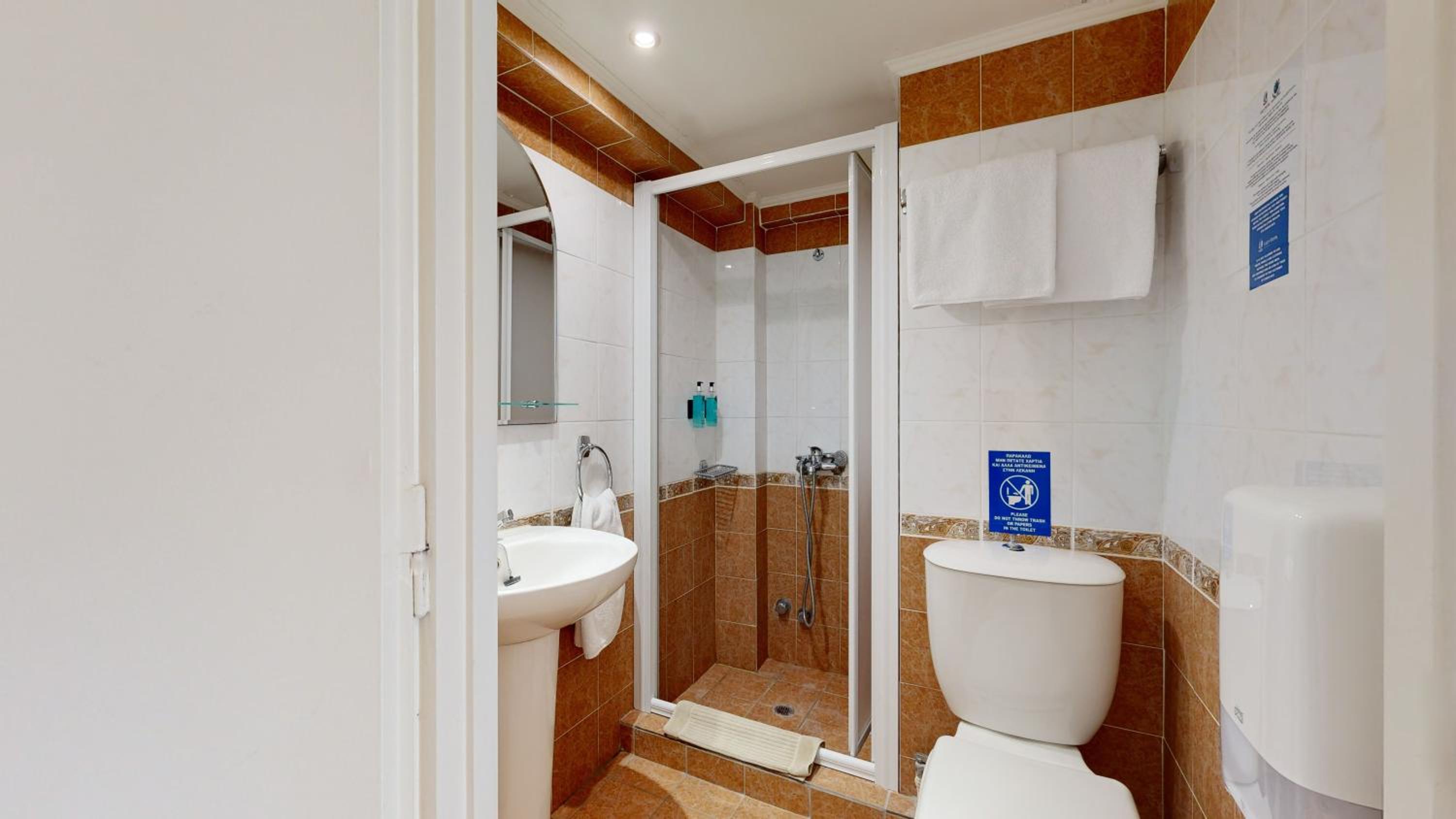 Small Double Room - Photo 4