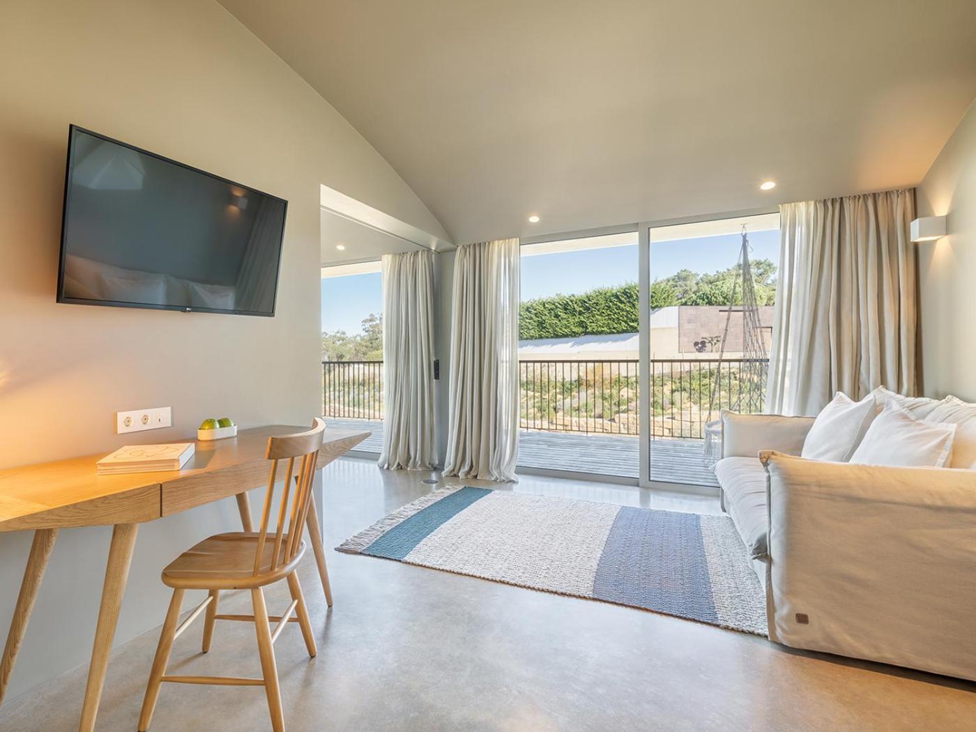 Superior Suite - Photo 8
