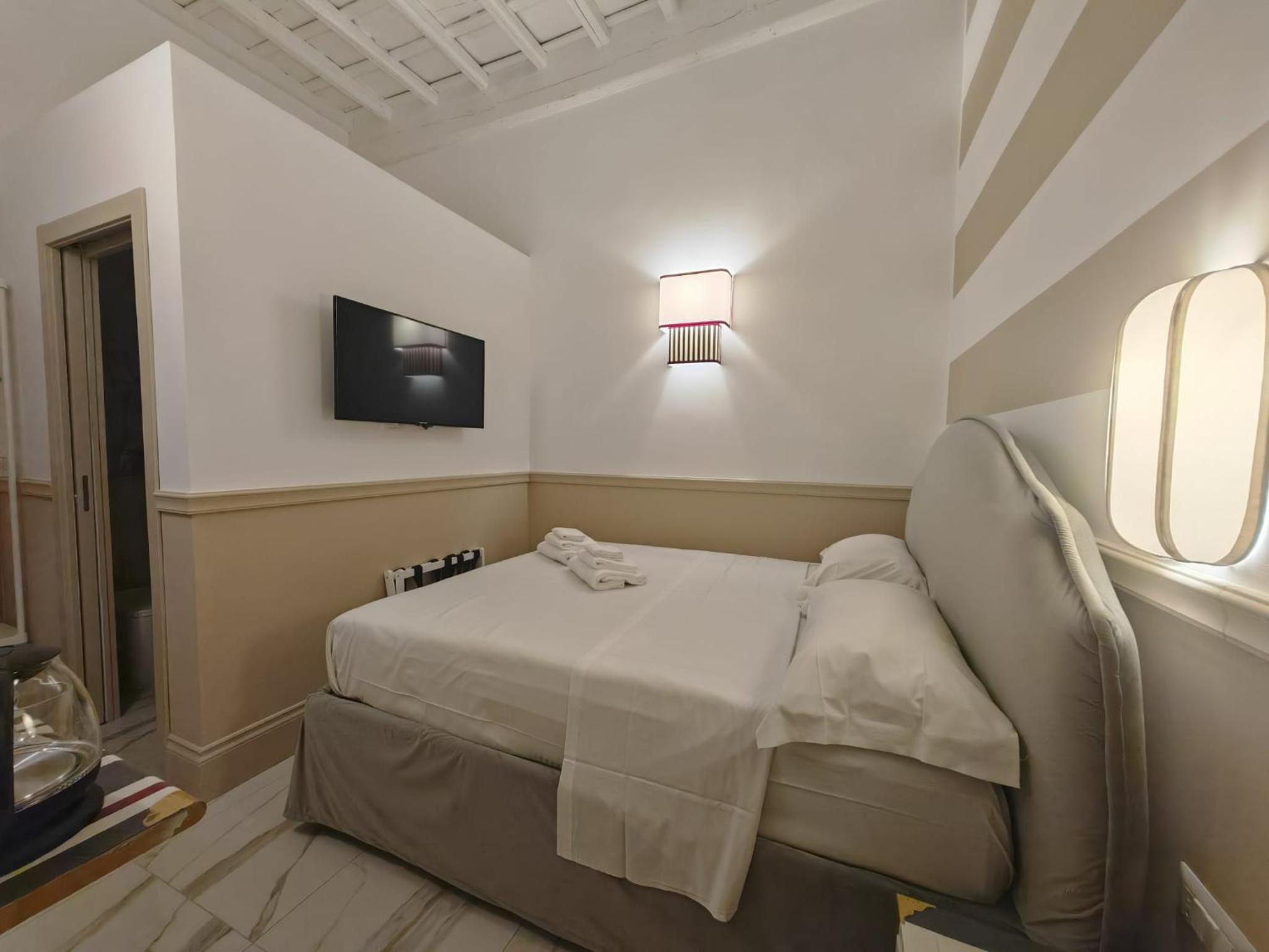Economy Double Room photo 2