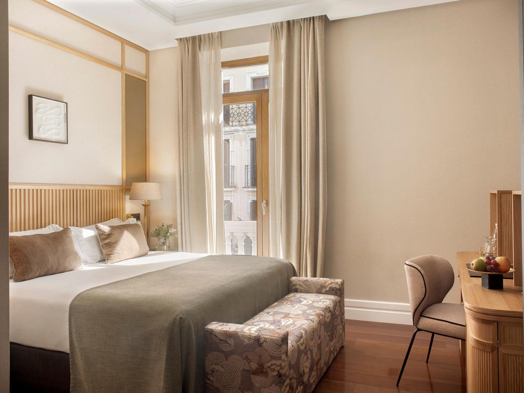 Double Room with View - Photo 1