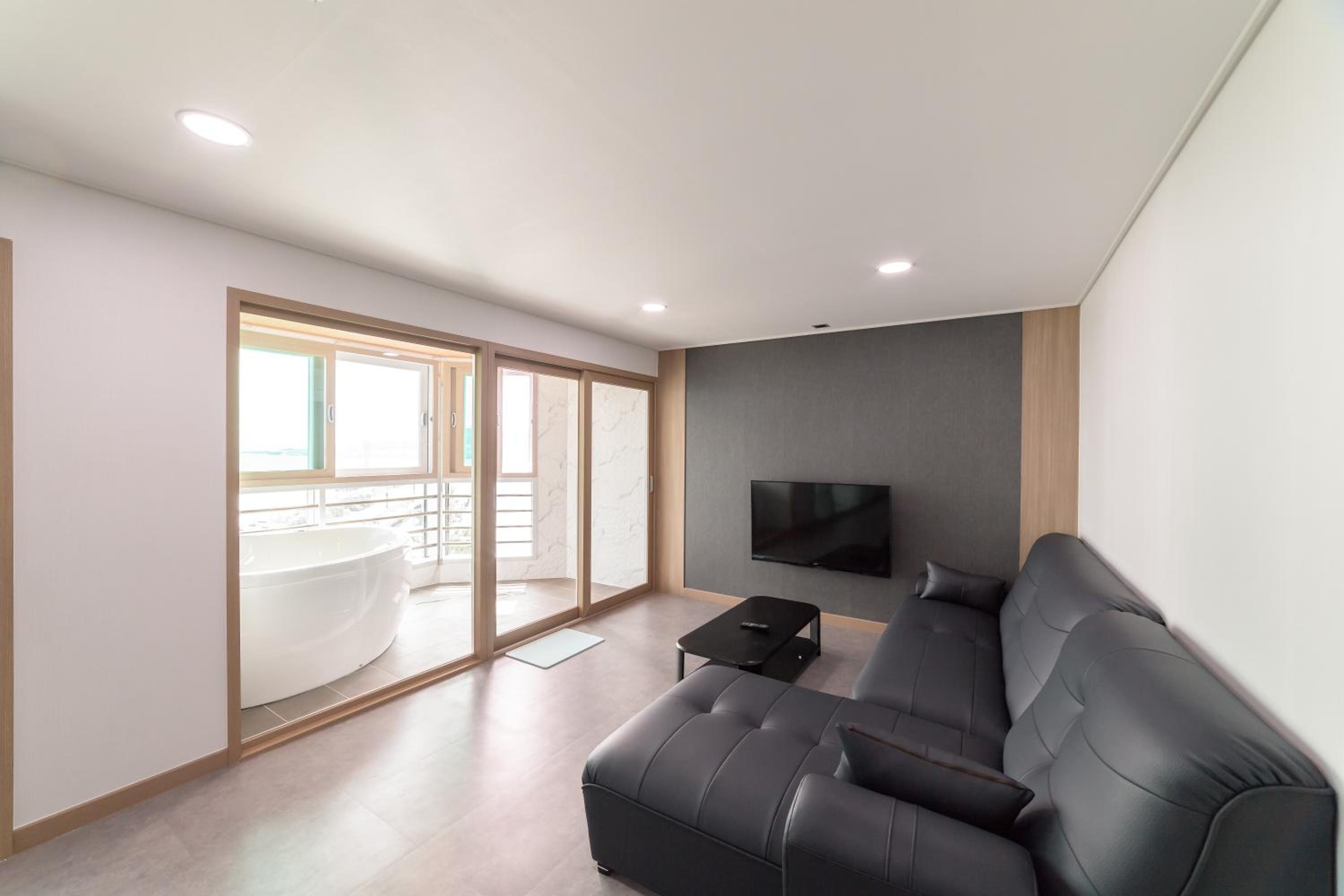 Double Room - Photo 9