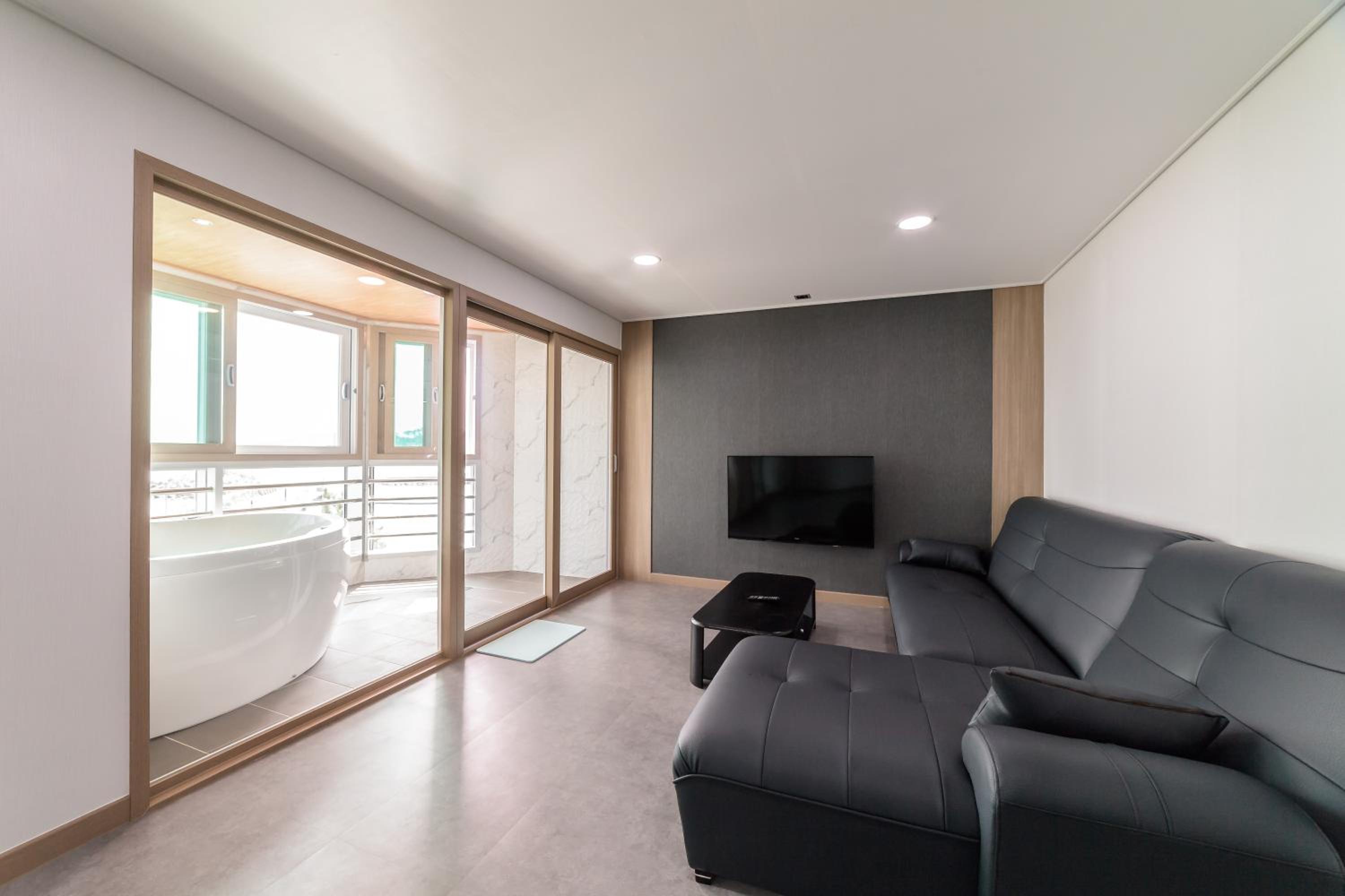 Double Room - Photo 5