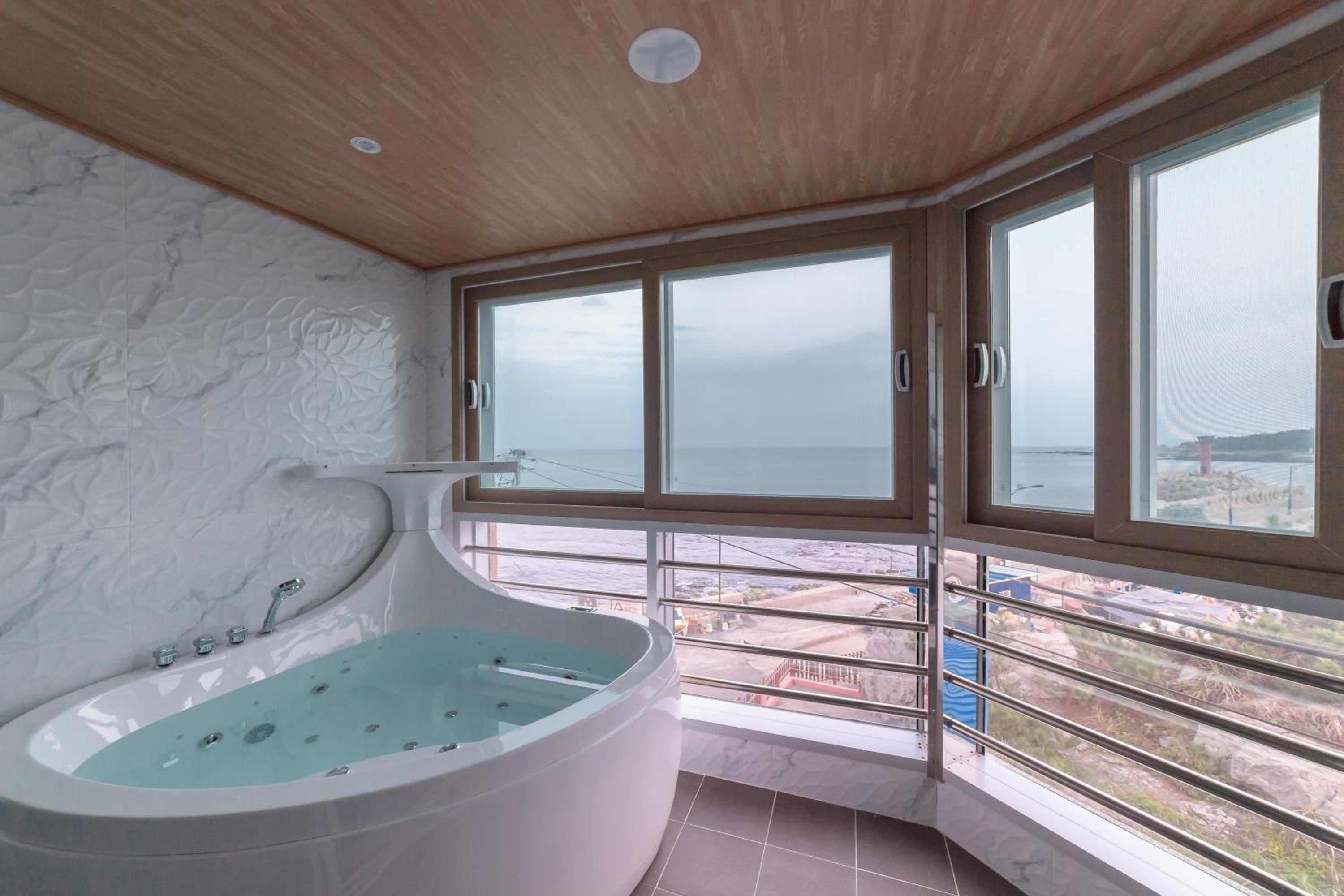Double Room 8 - Photo 5