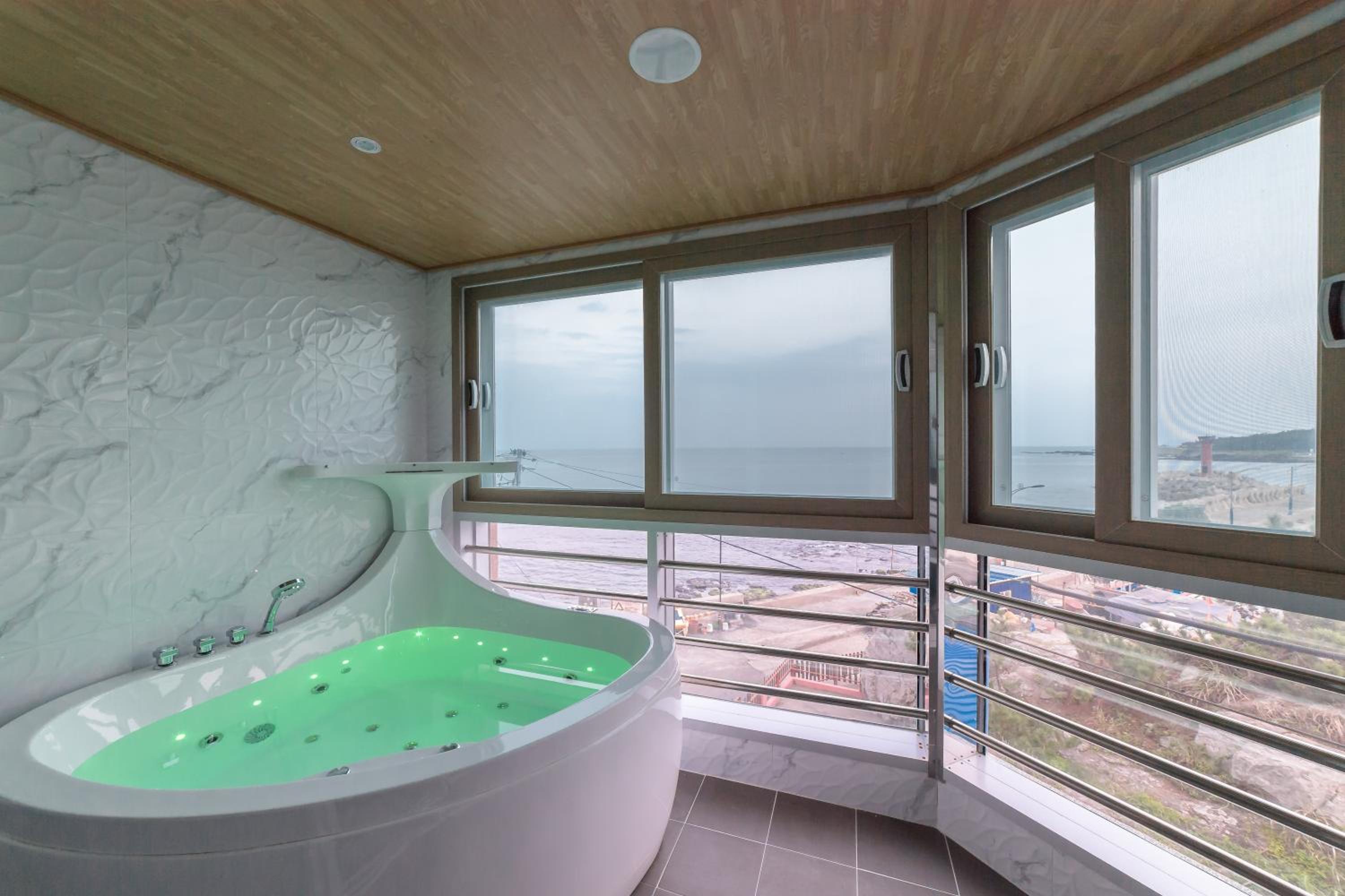Double Room - Photo 6