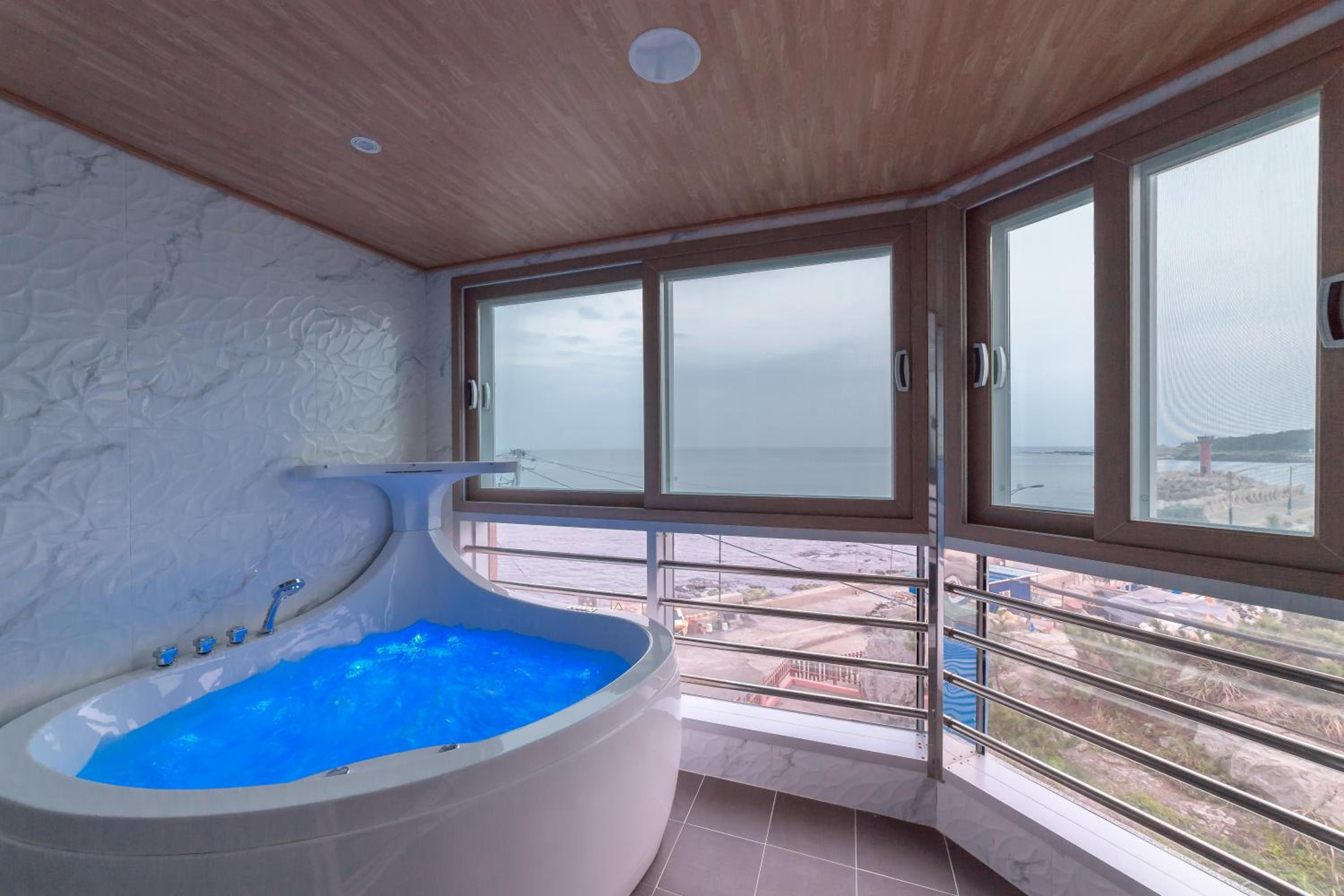 Double Room - Photo 14