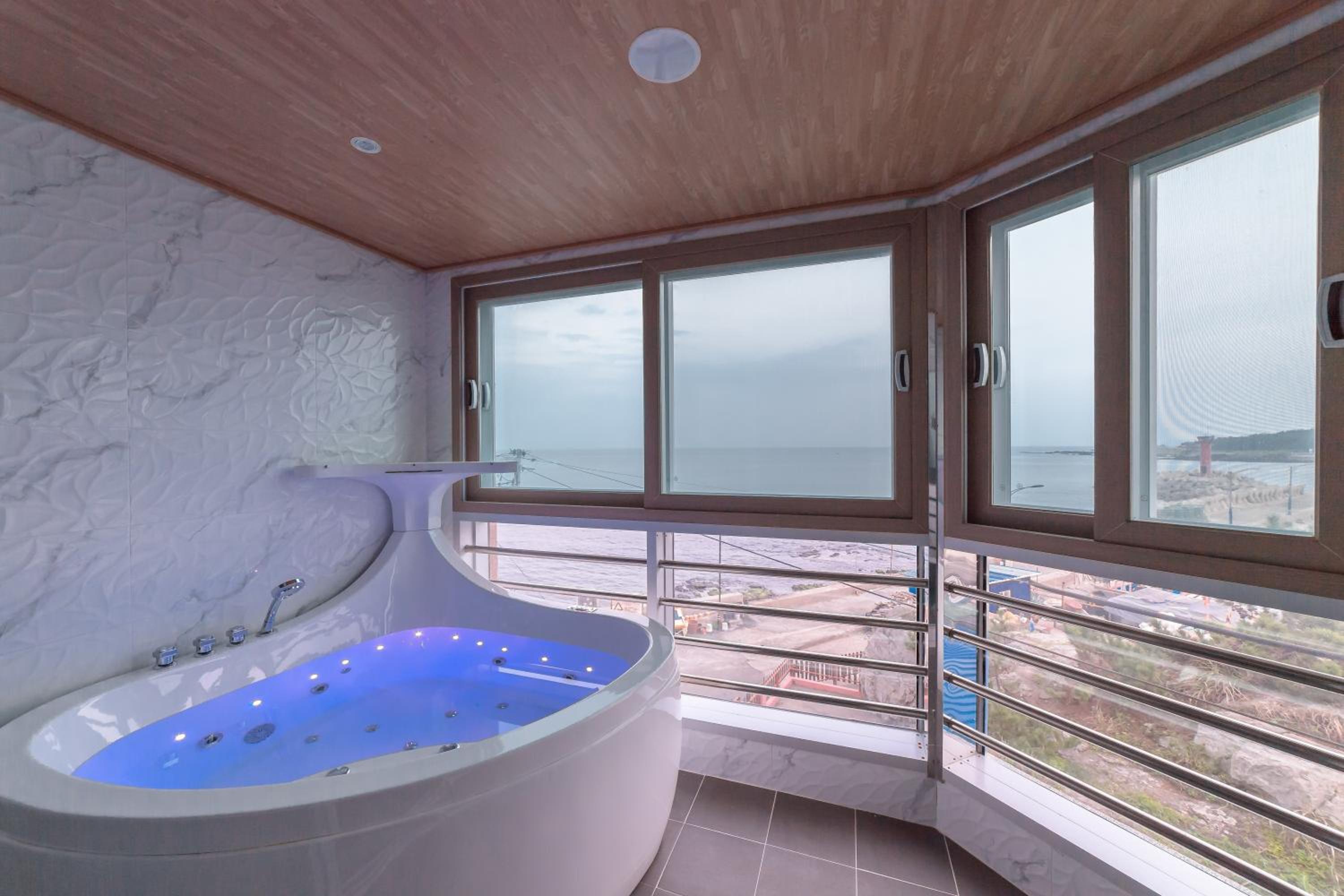 Double Room 8 - Photo 4