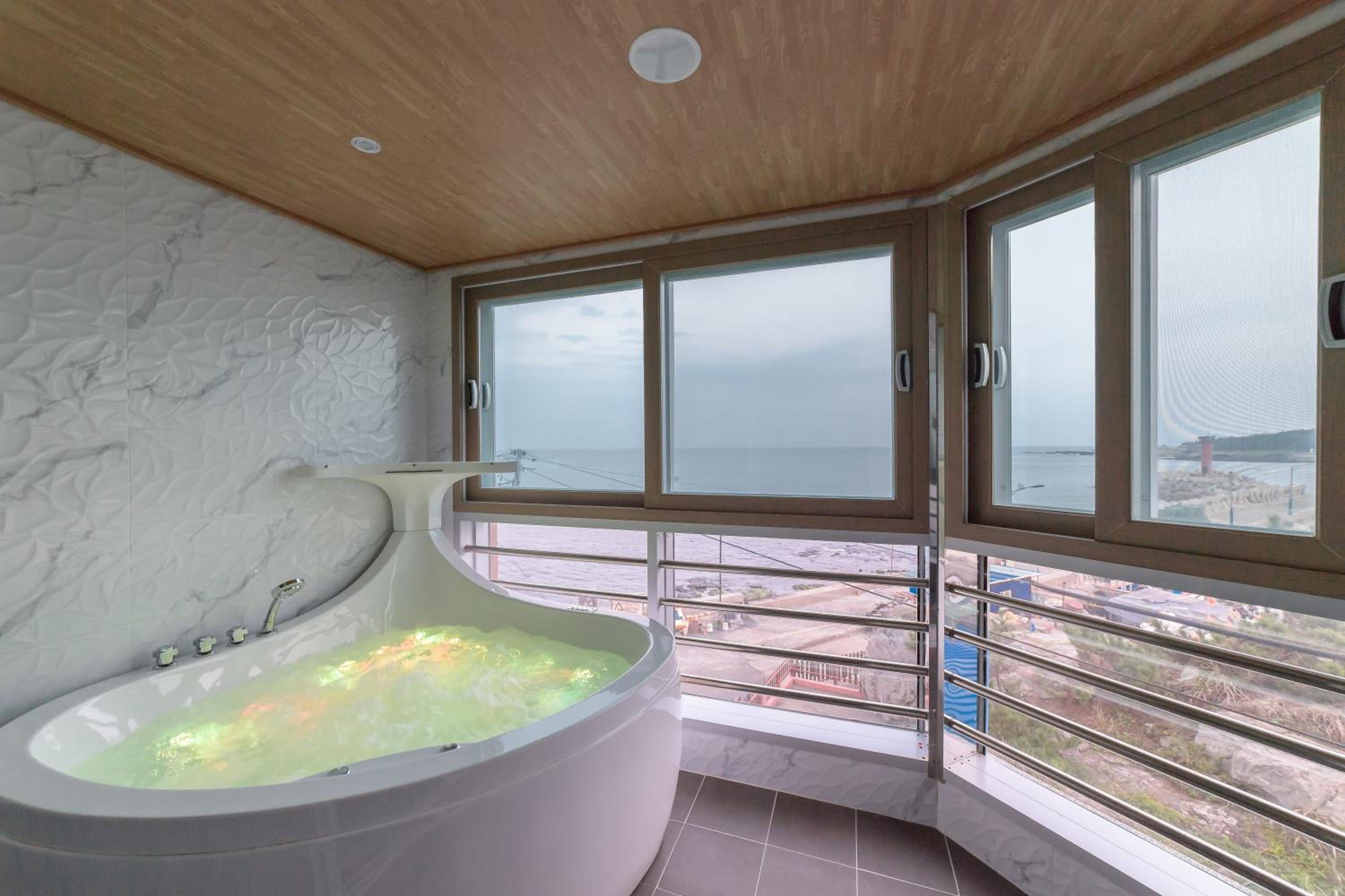 Double Room - Photo 15