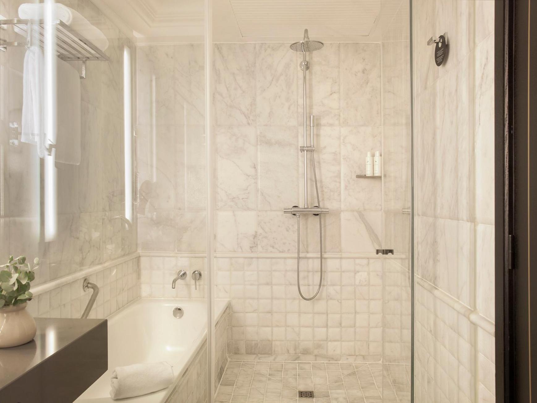 Deluxe Double or Twin Room - Photo 5