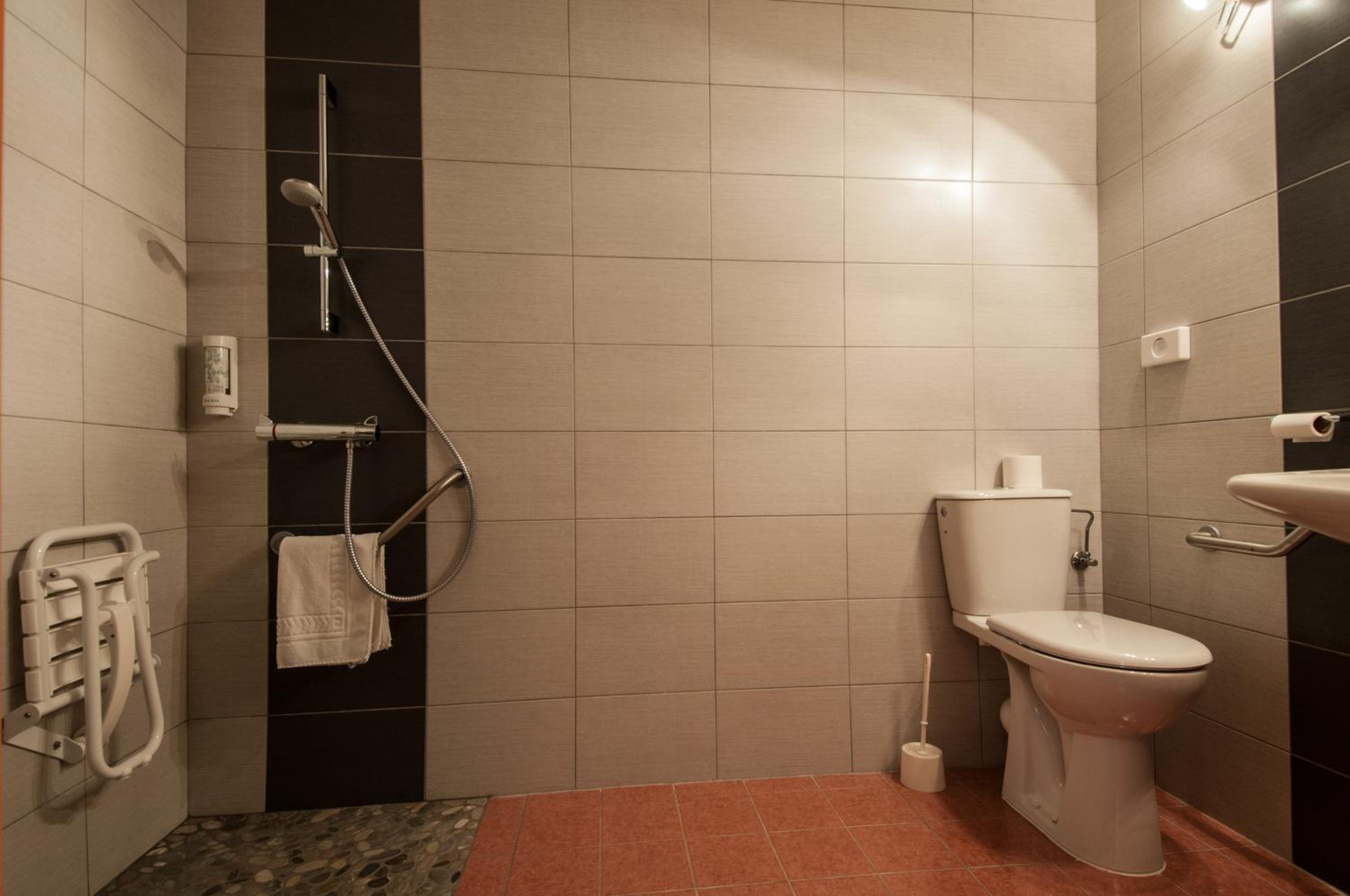 Double Room - Disability Access photo 2