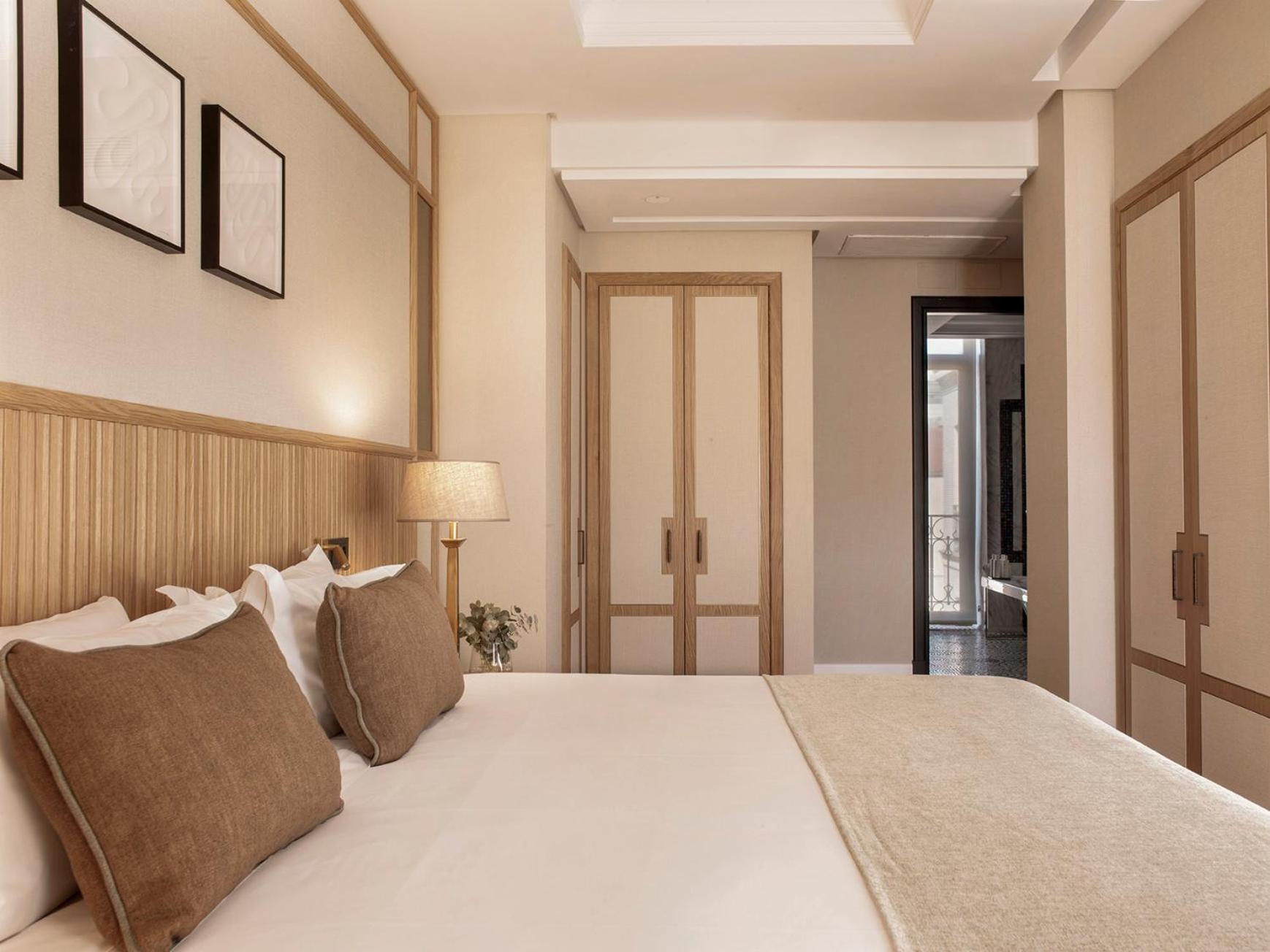 Luxury Suite - Photo 3