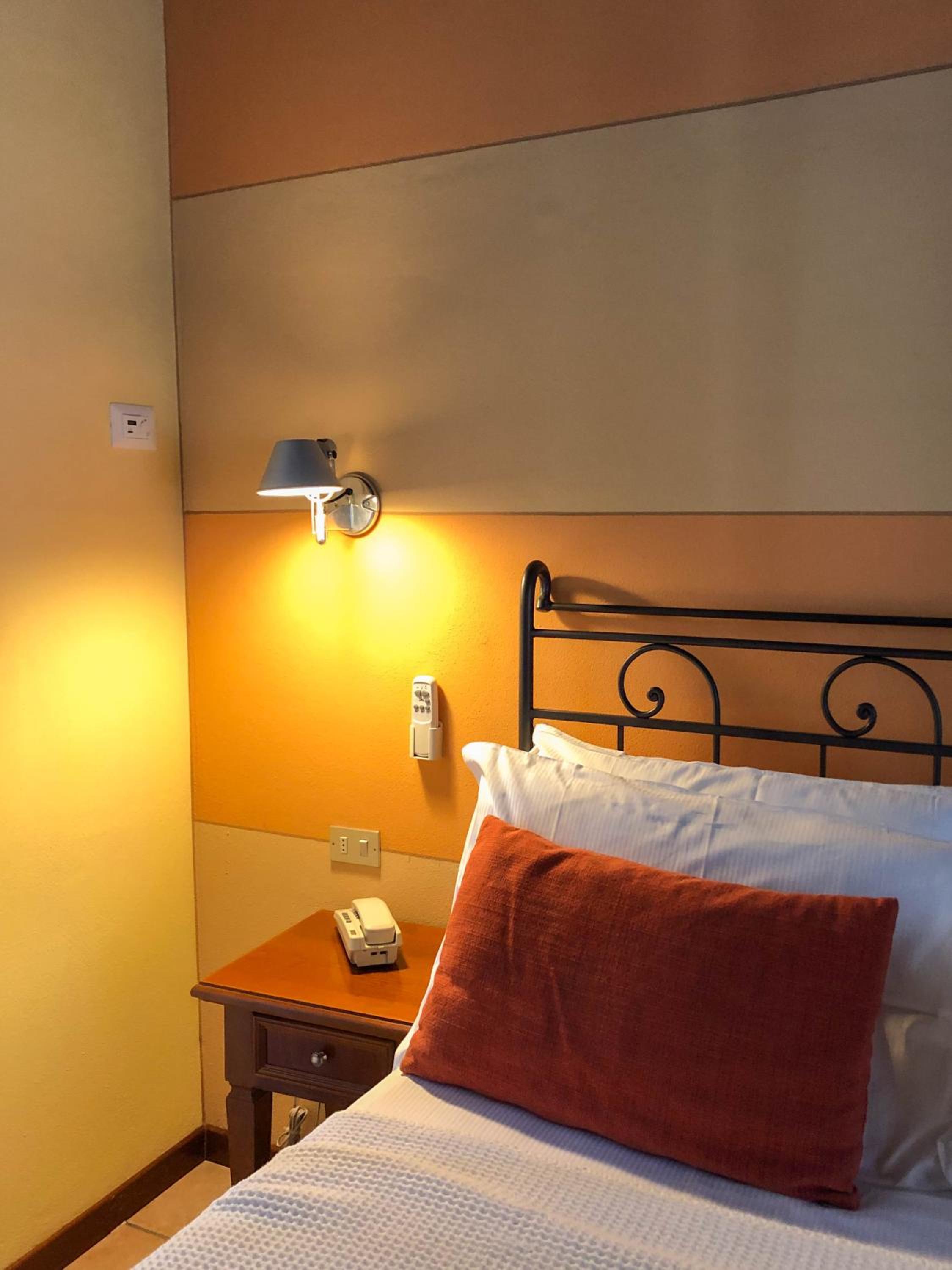 Standard Double or Twin Room - Photo 5