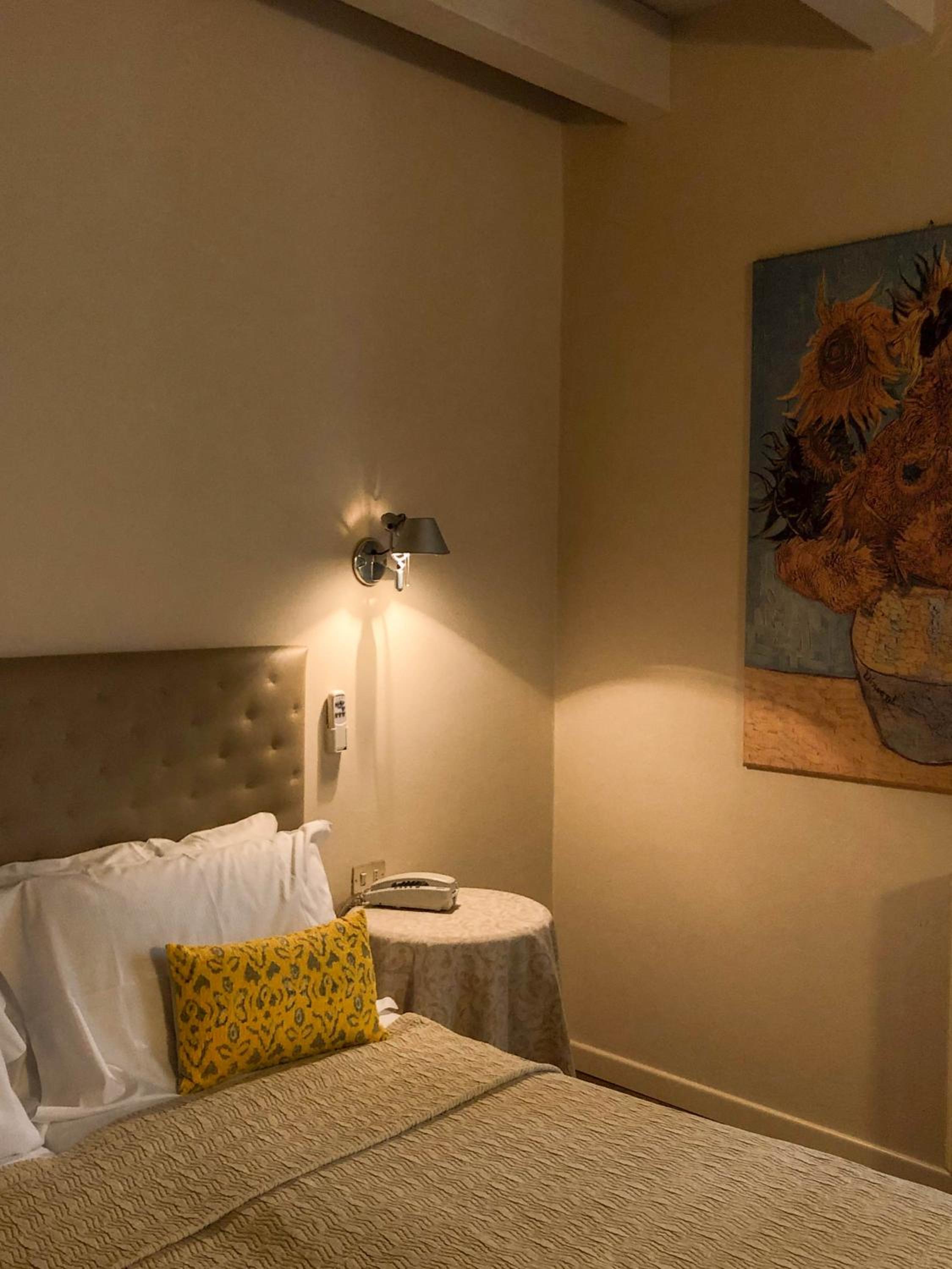 Standard Double or Twin Room - Photo 7