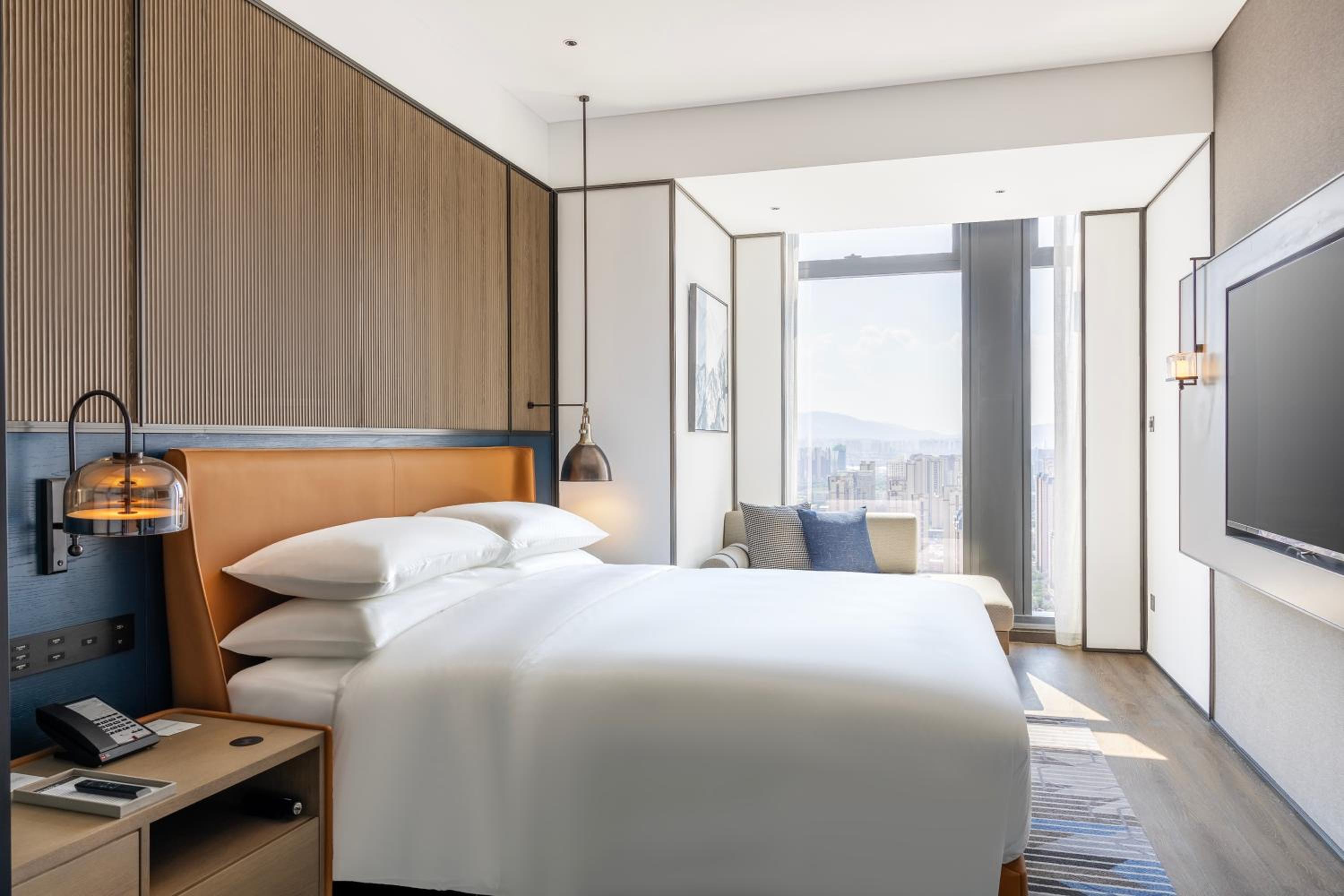 Junior King Suite
