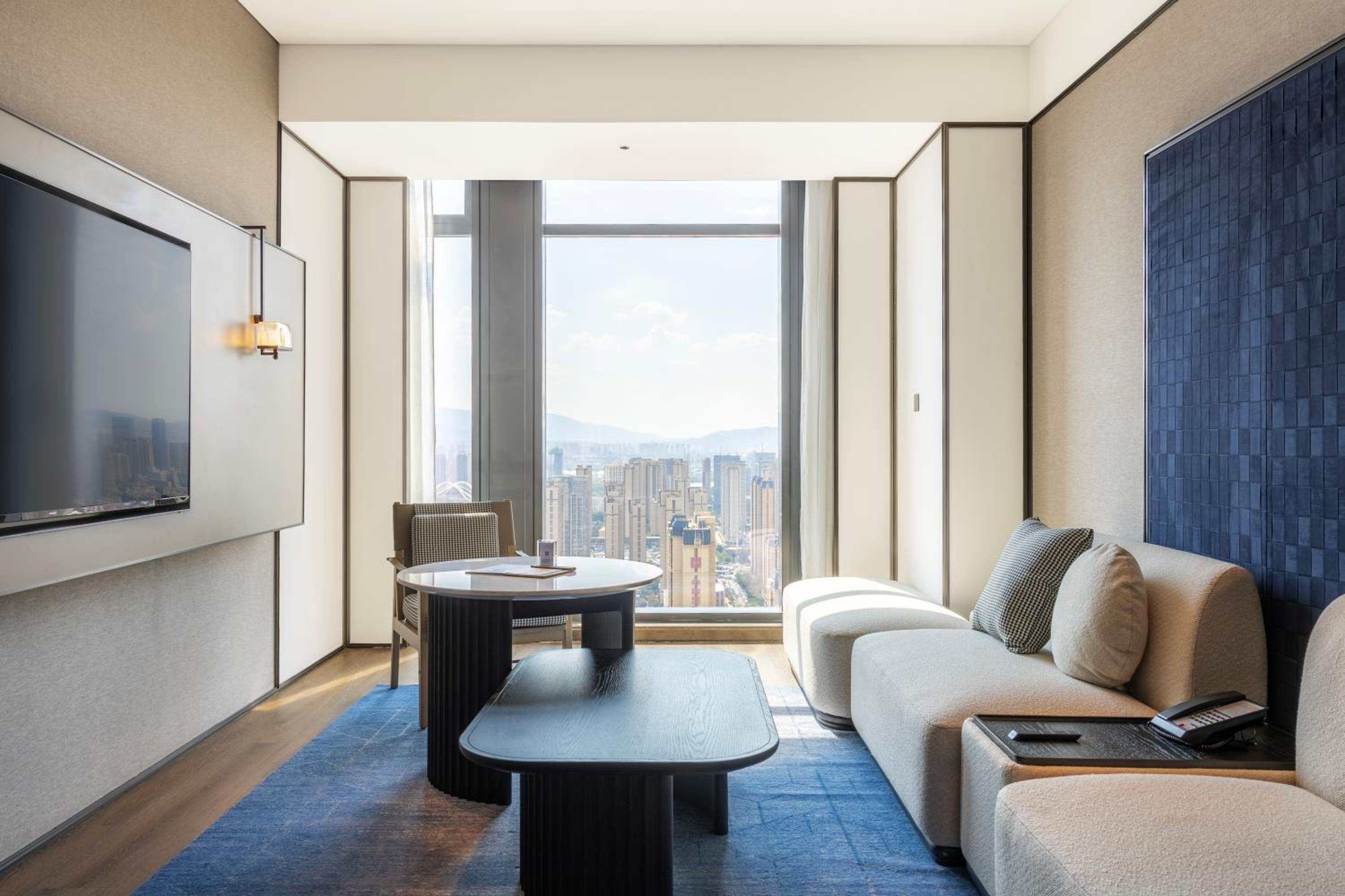 Deluxe Suite photo 1