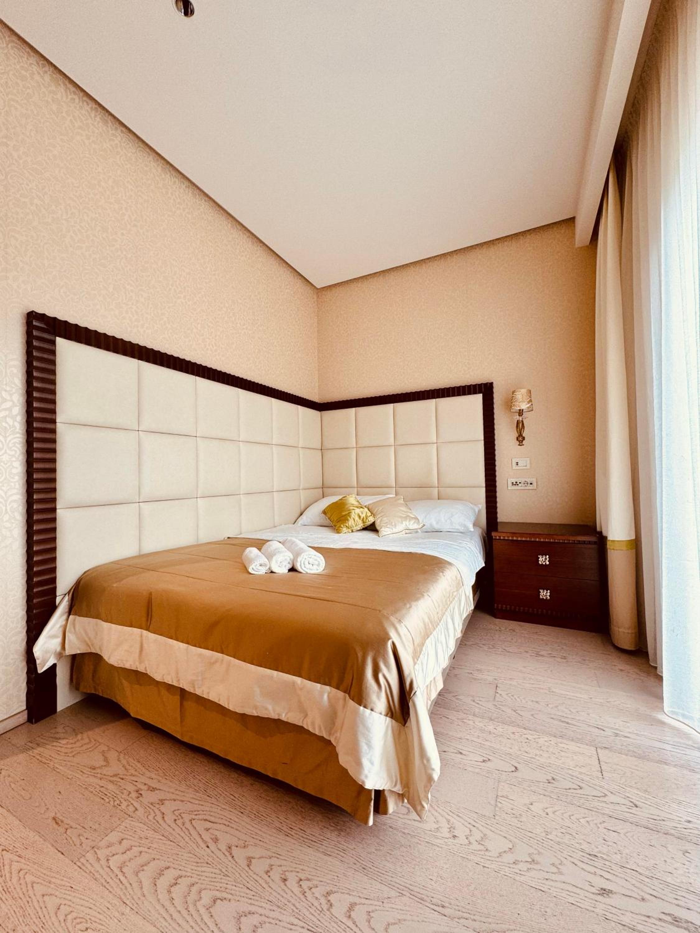 Deluxe Single Room