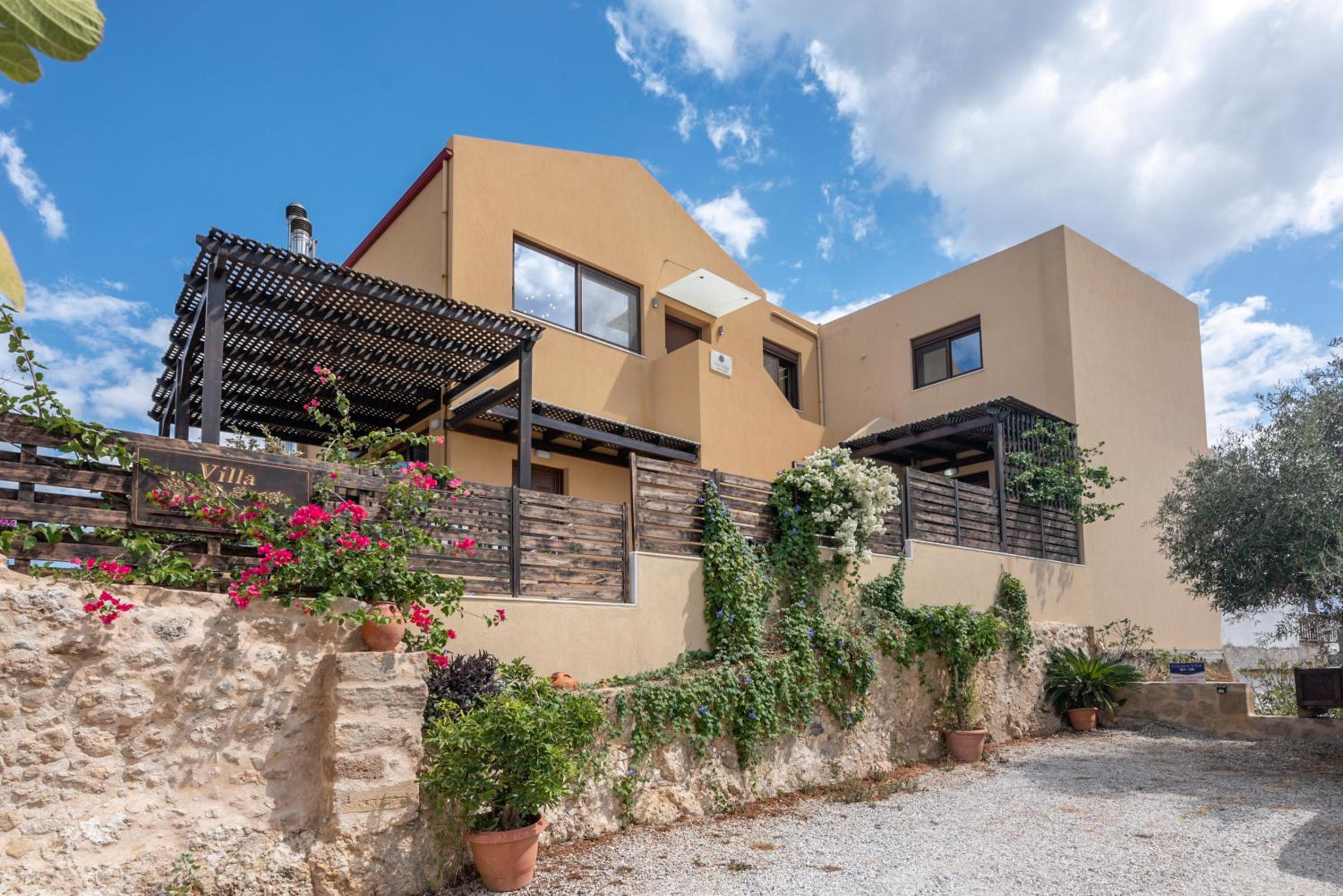 Two-Bedroom Apartment with Balcony and Sea View photo 2