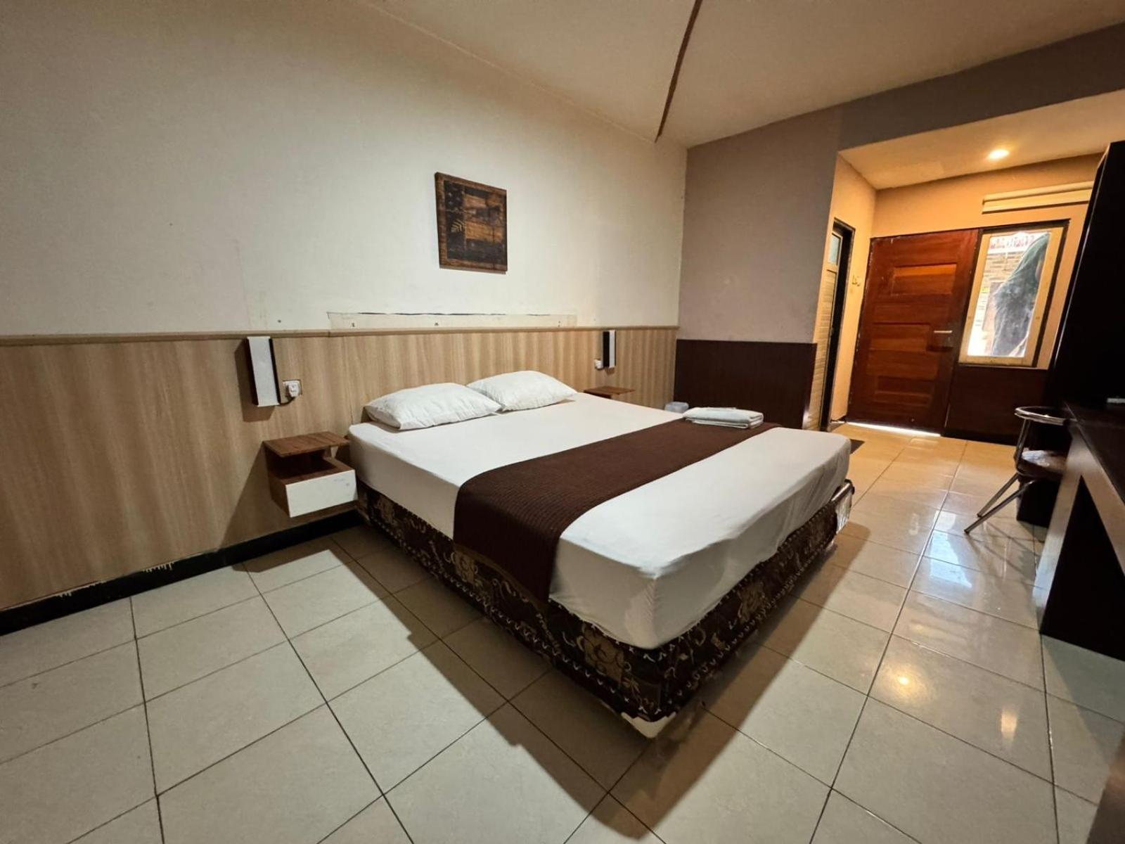 Double Room with Private Bathroom photo 1