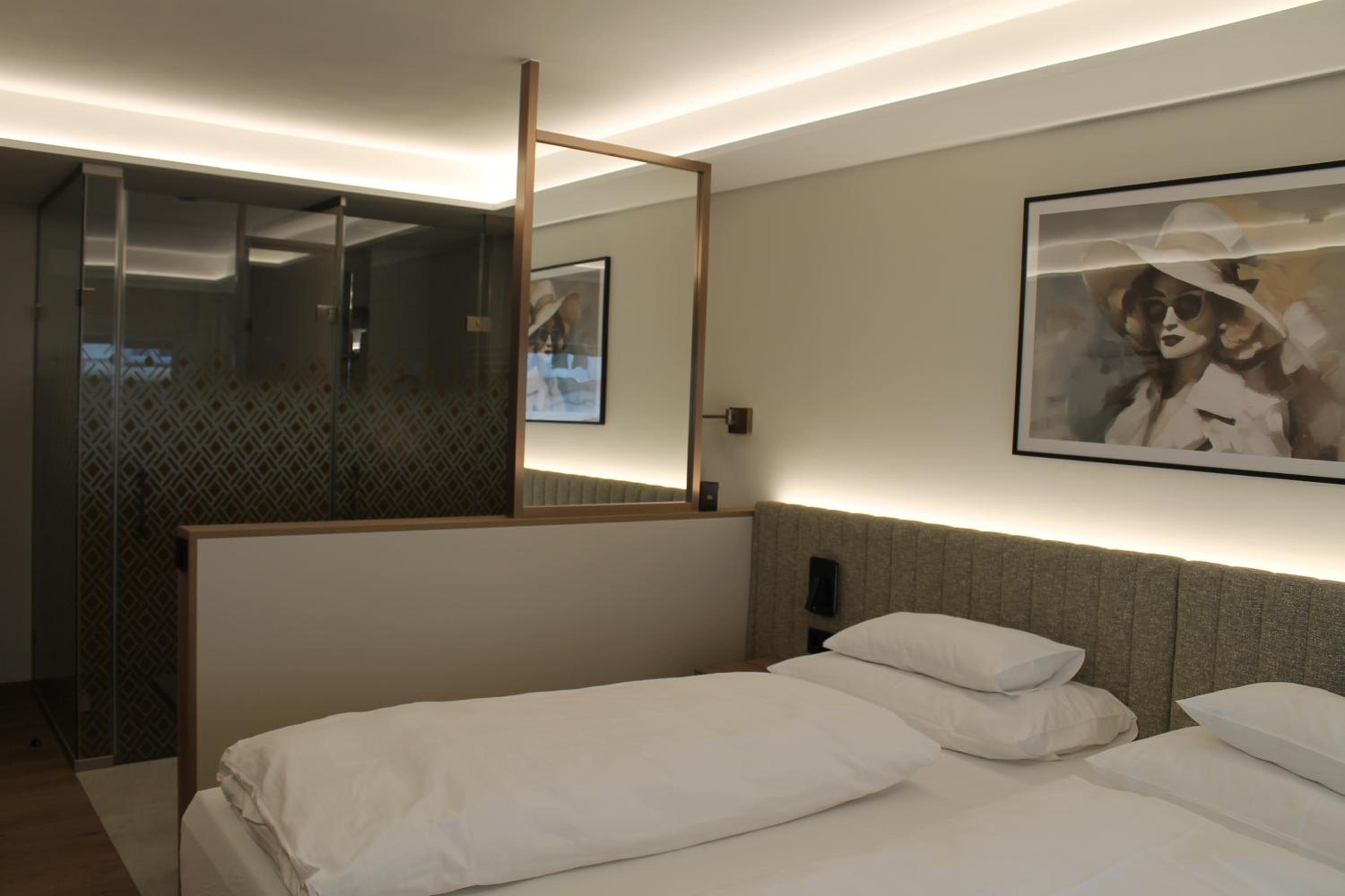 Business Double Room - Photo 1