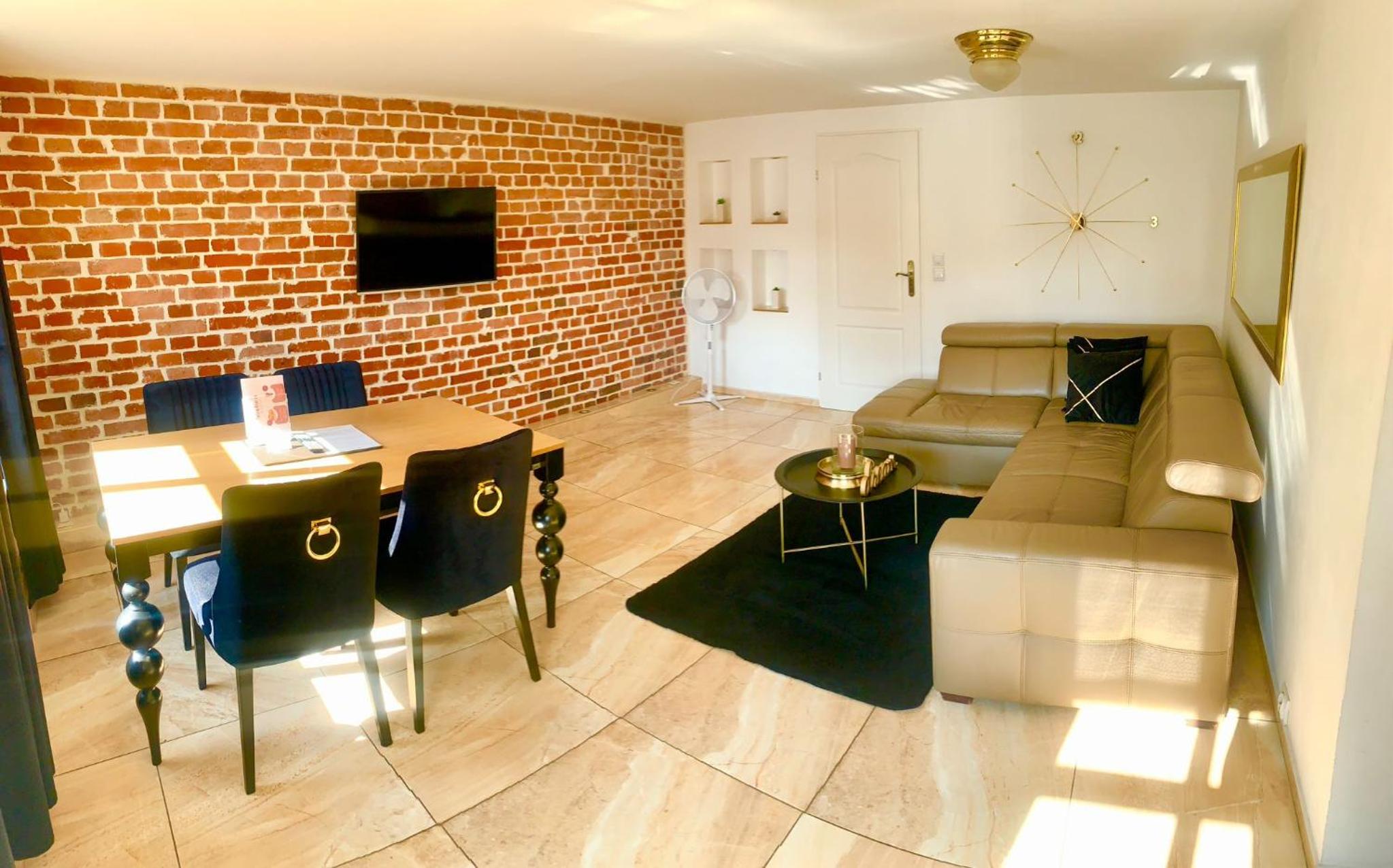 One-Bedroom Apartment photo 1