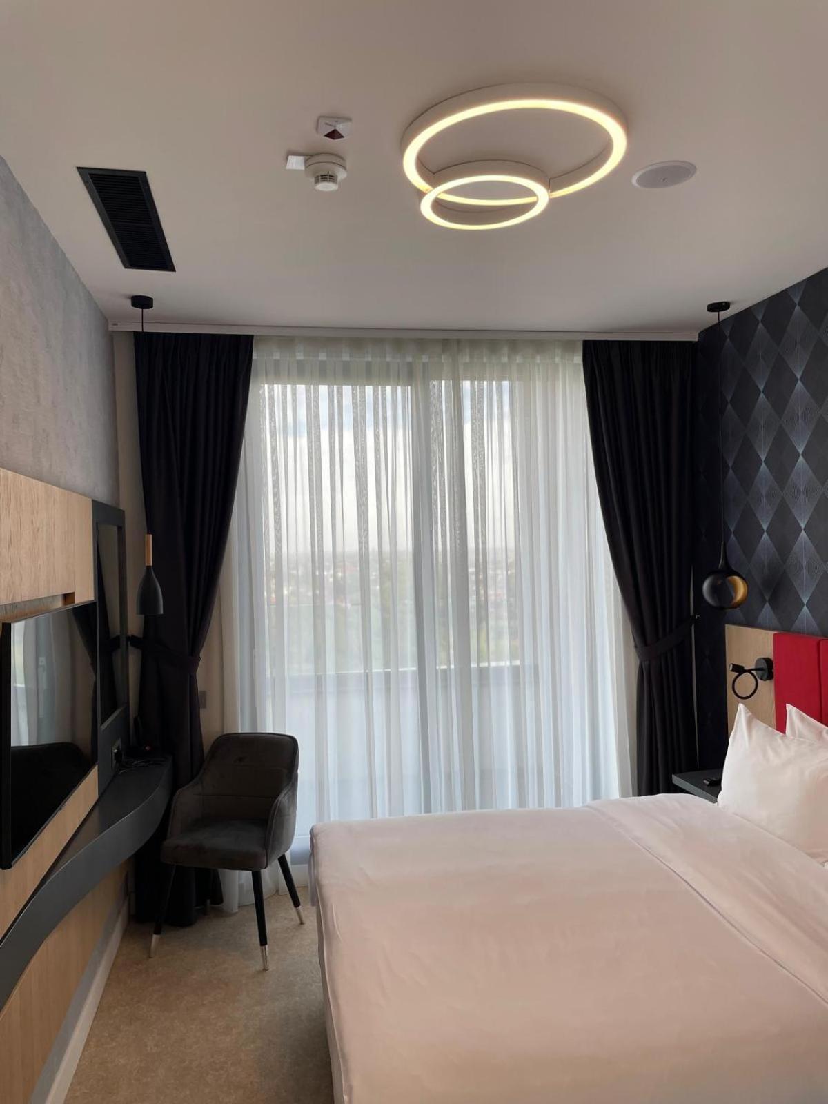 Executive King Suite - Non-Smoking