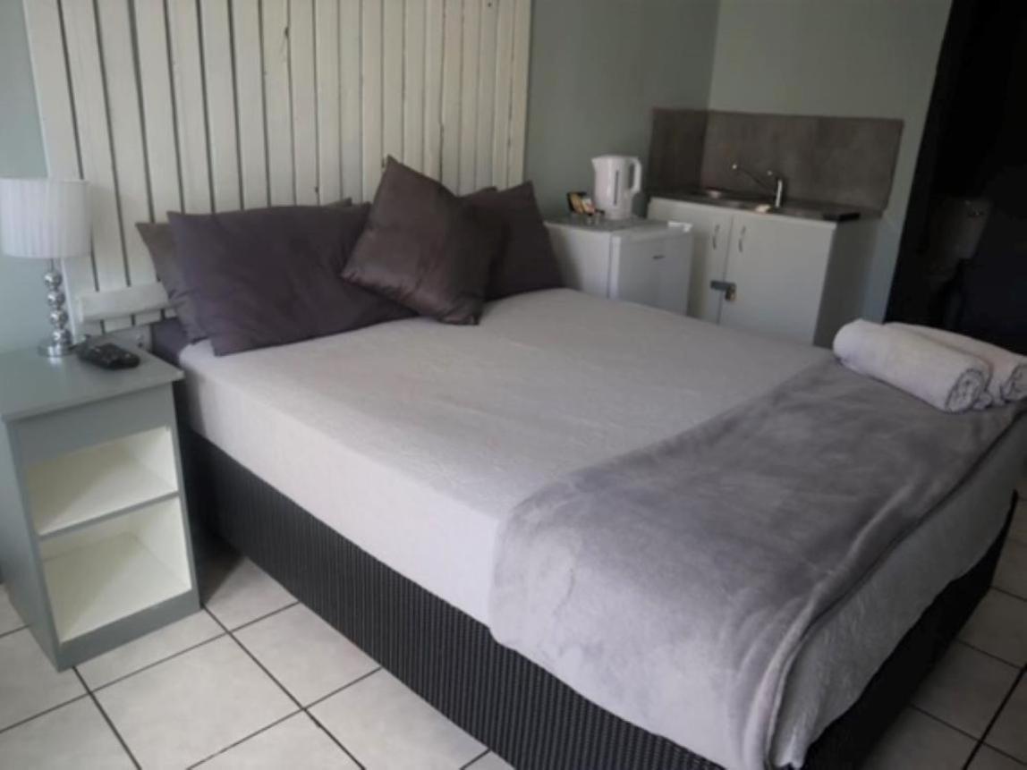 Budget Double Room - Photo 2