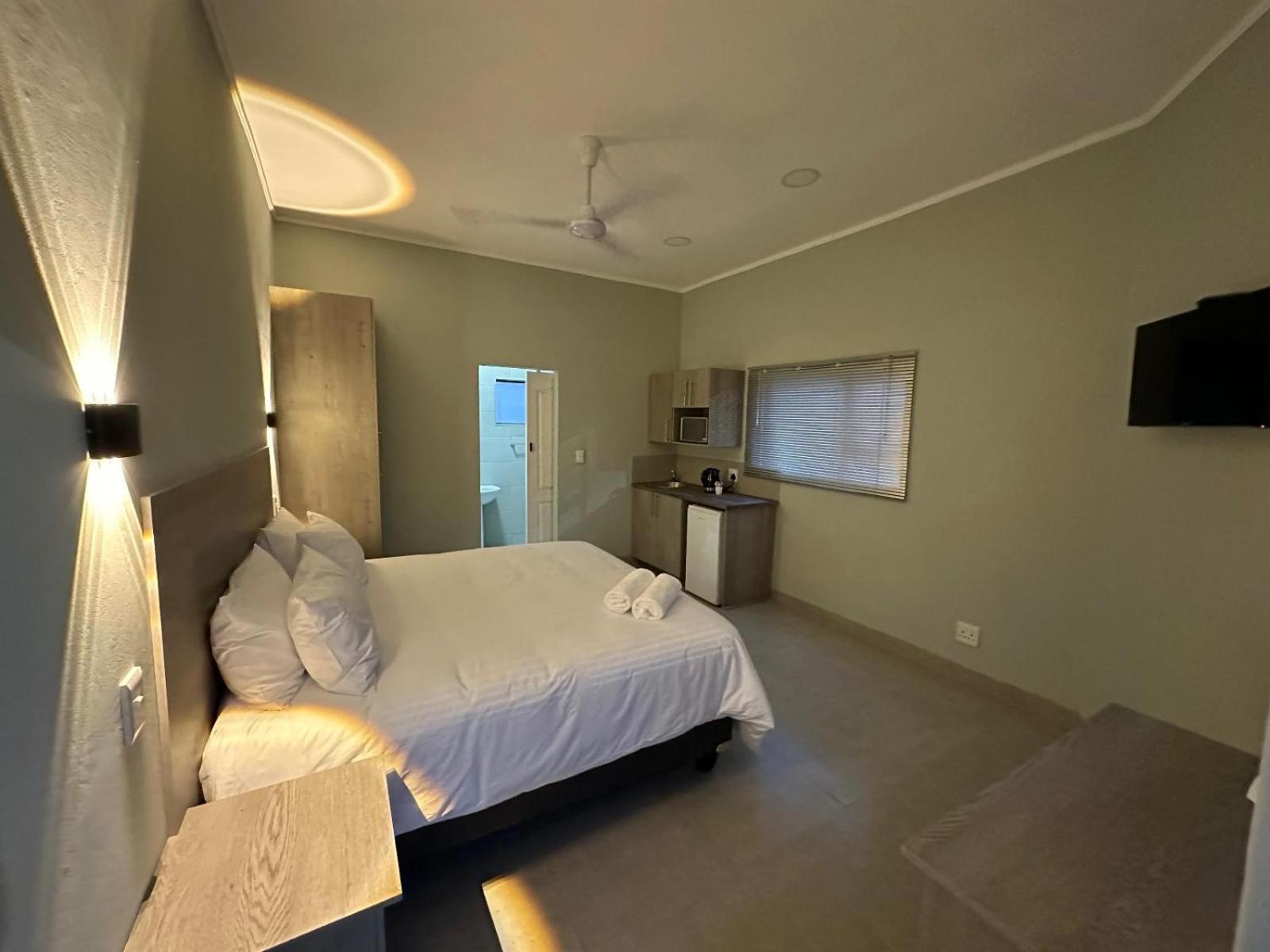 Standard King Room - Photo 4