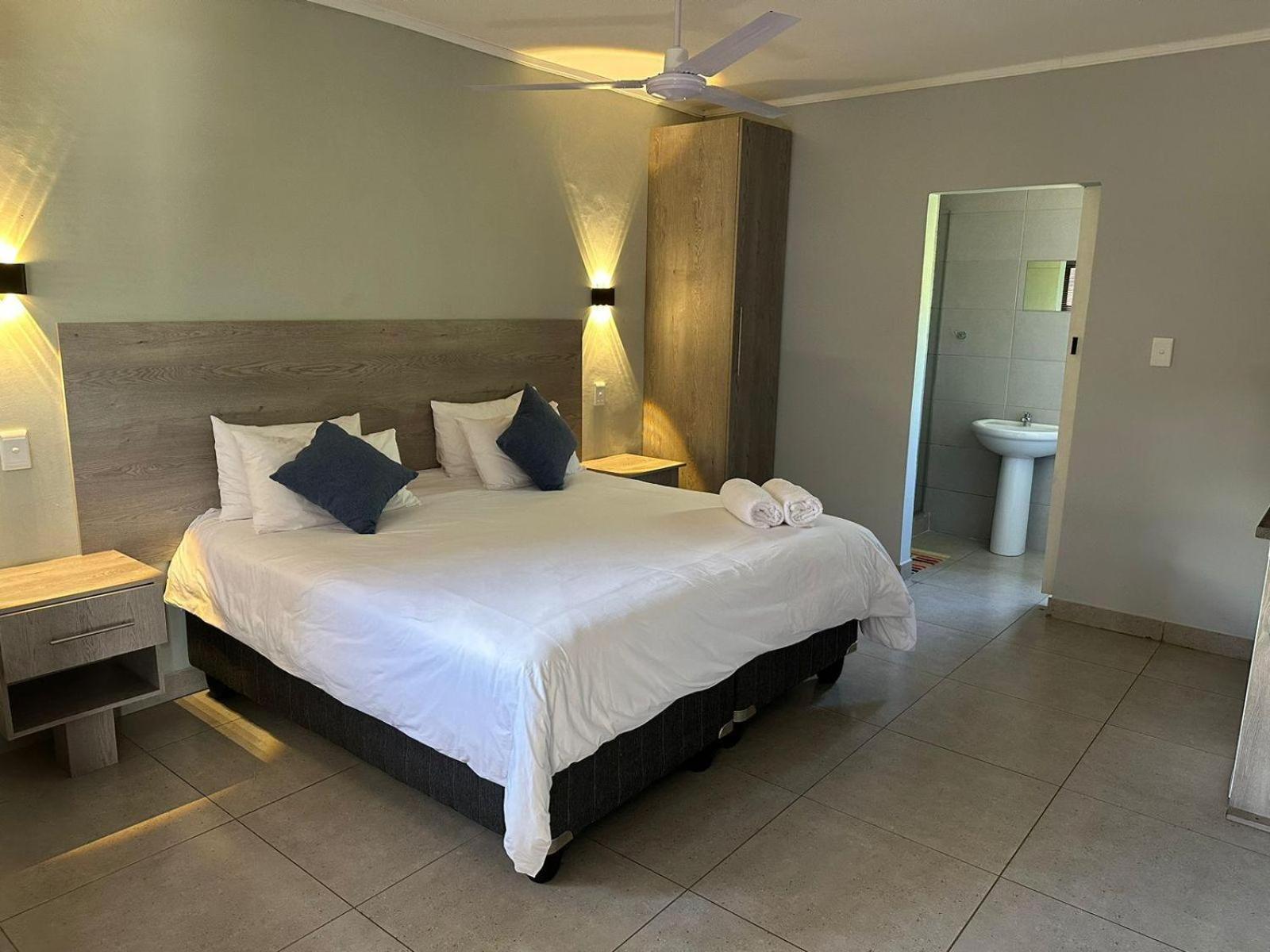 Standard King Room - Photo 7