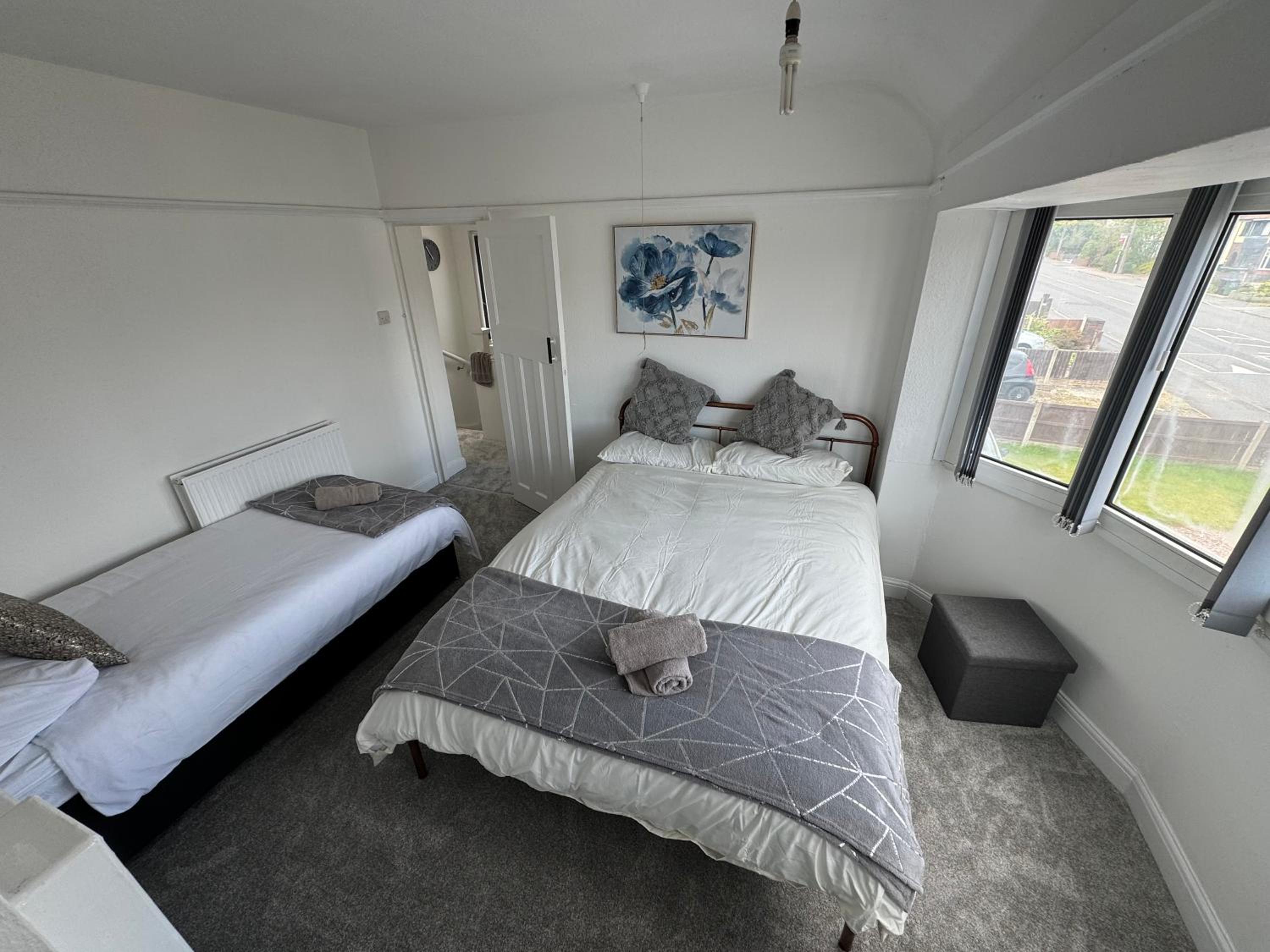 Three-Bedroom House photo 3