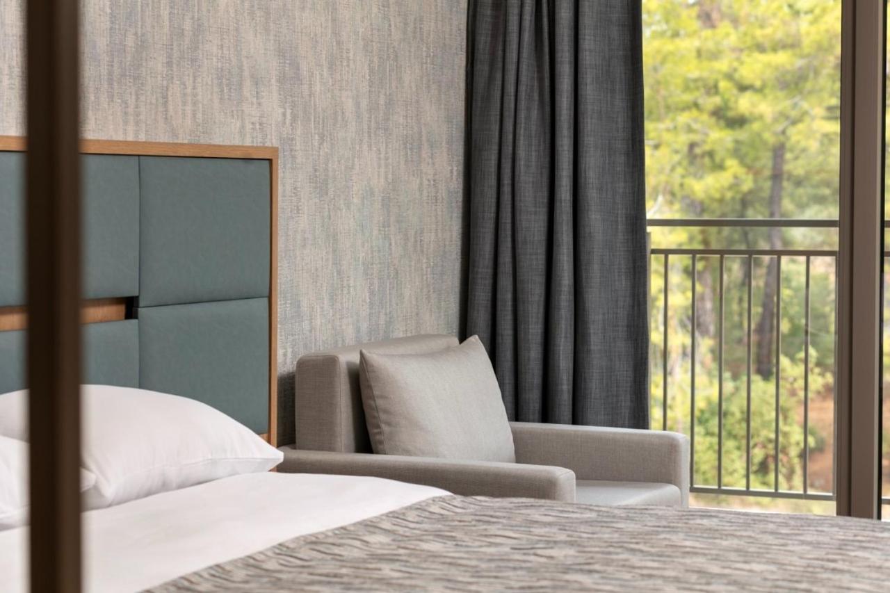 Deluxe Double Room with Balcony - Photo 3
