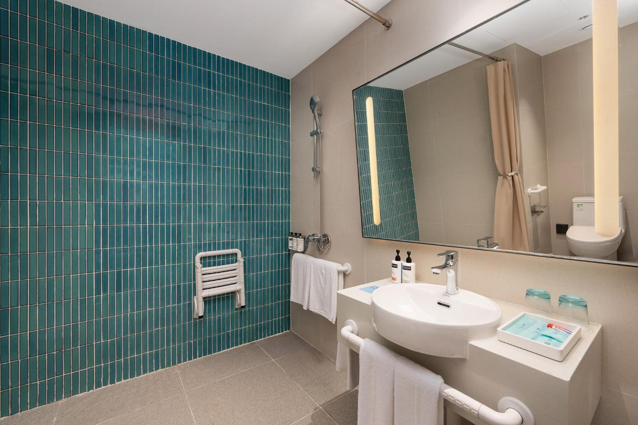 Standard King Room - Disability Access