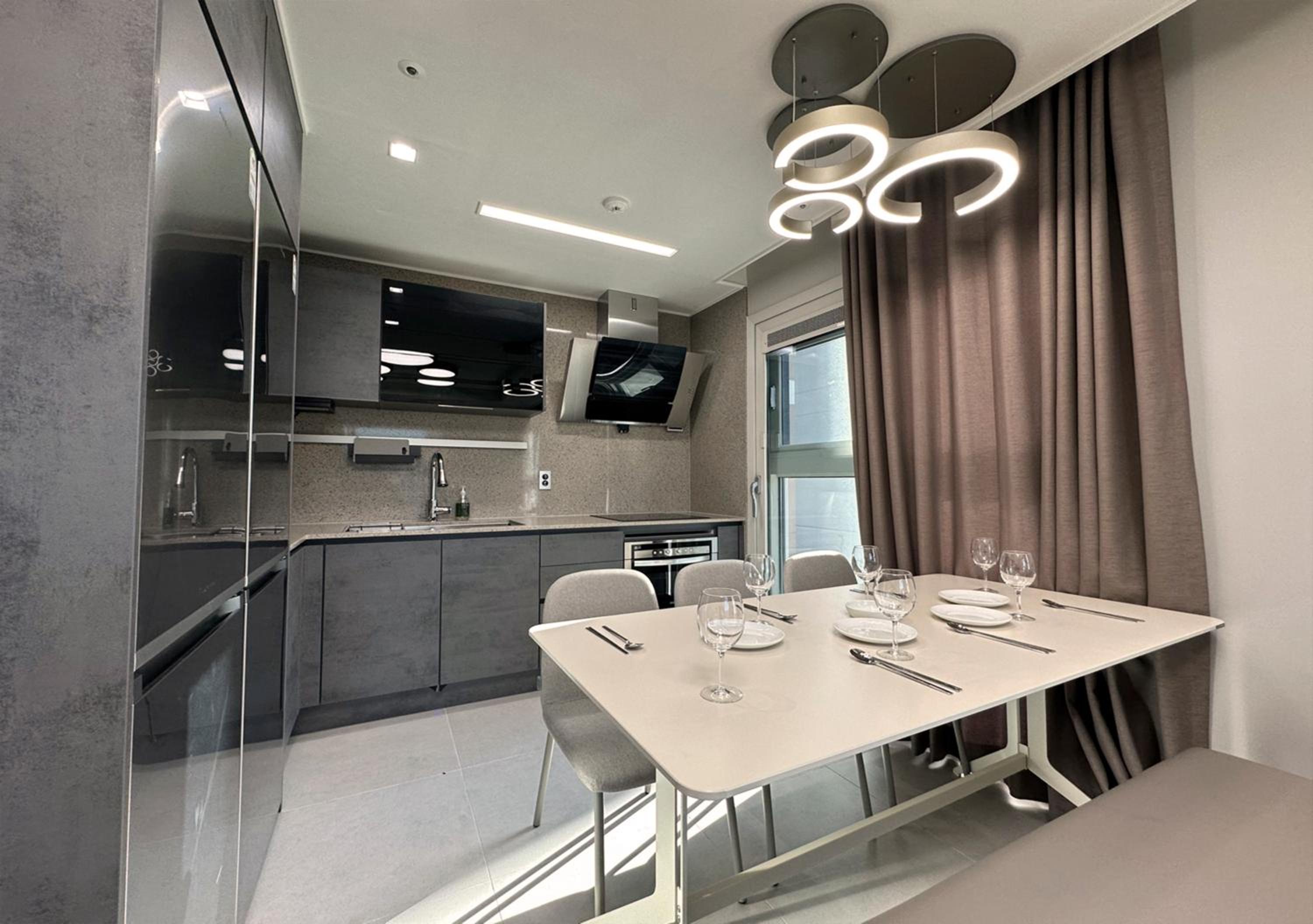 C. Flat Suite - Photo 2