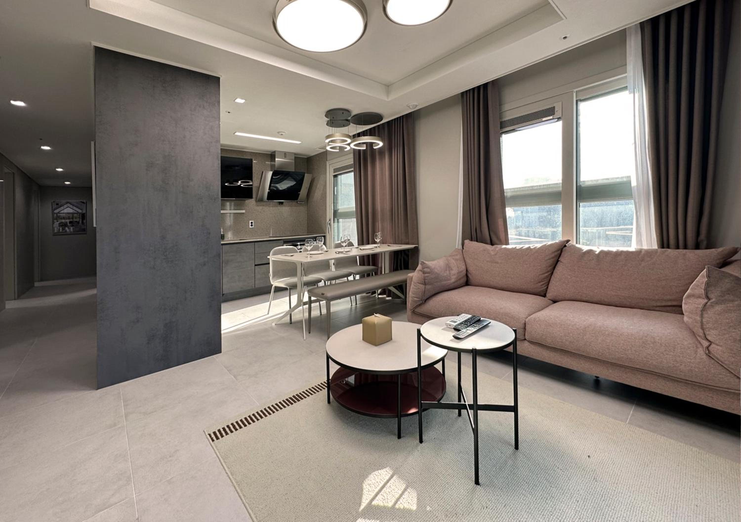 C. Flat Suite - Photo 11