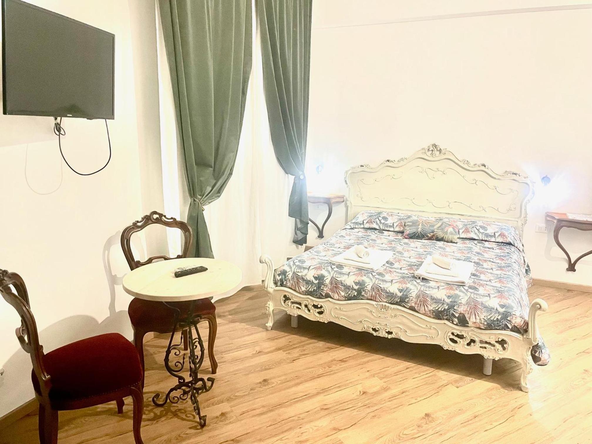 King Room with Balcony photo 1