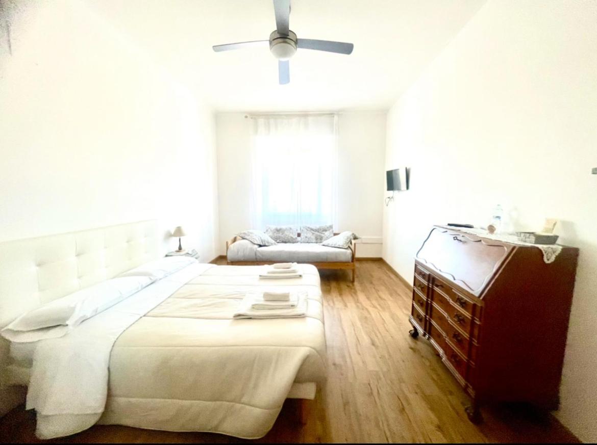Basic Triple Room with Shared Bathroom photo 2