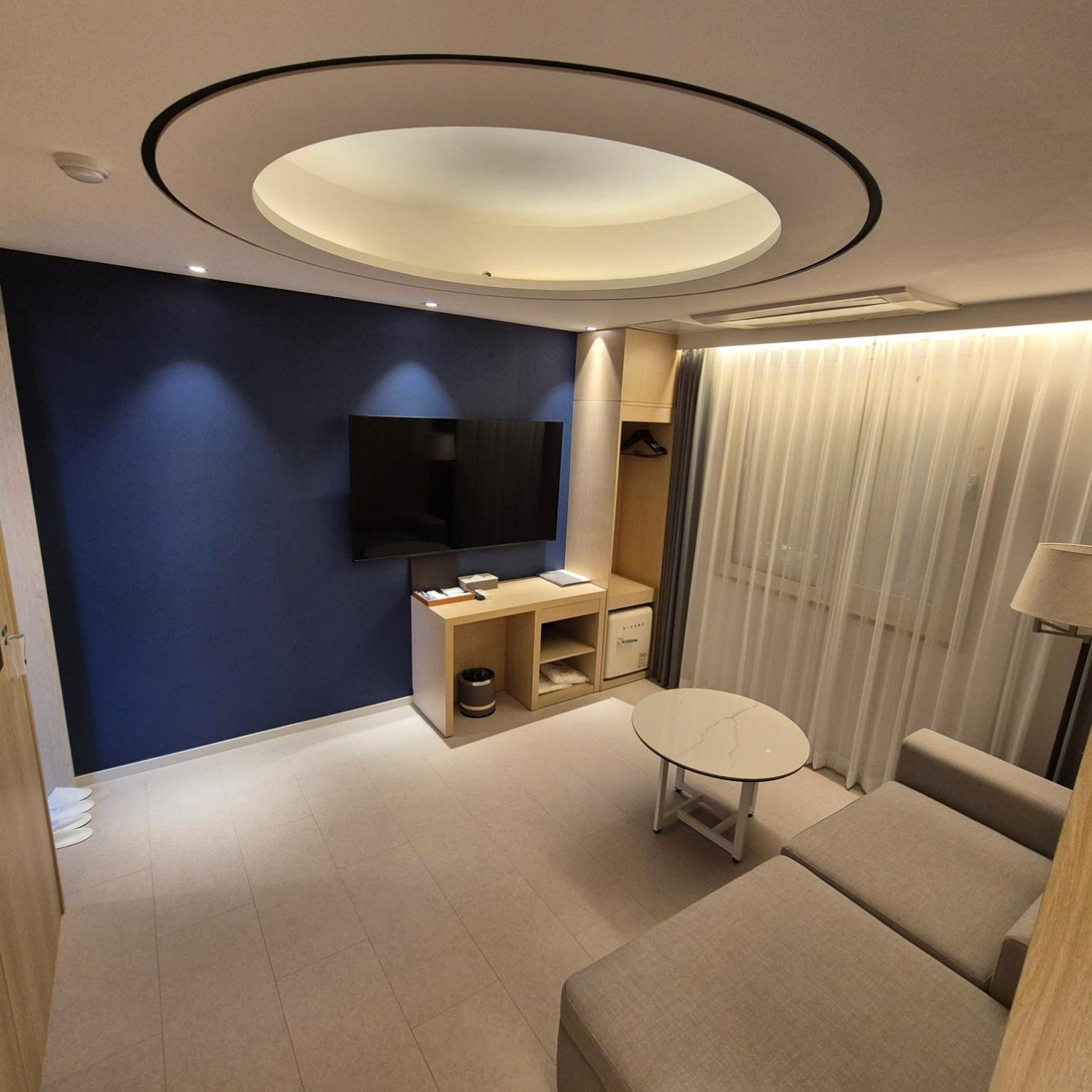 One-Bedroom Suite photo 3