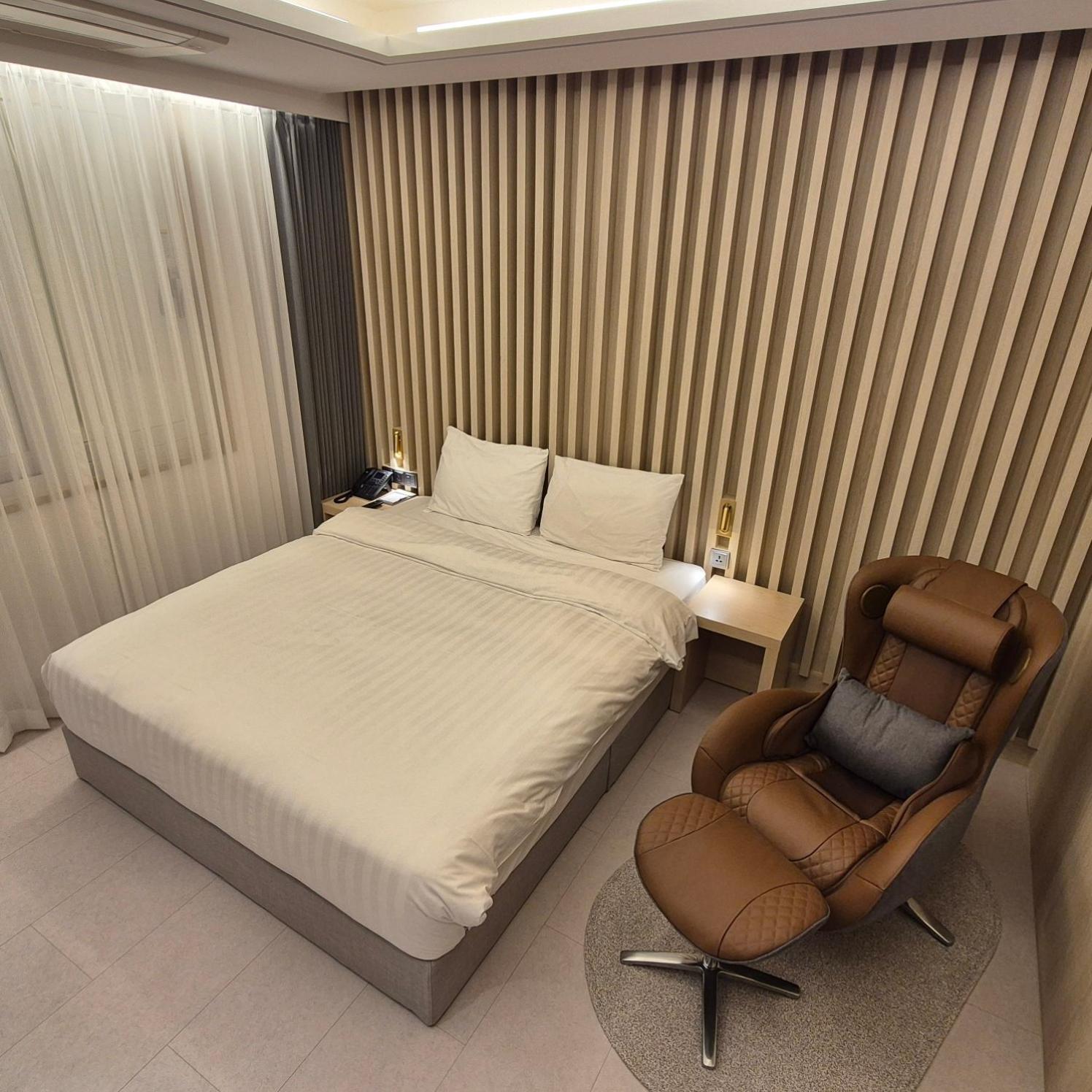 One-Bedroom Suite photo 2