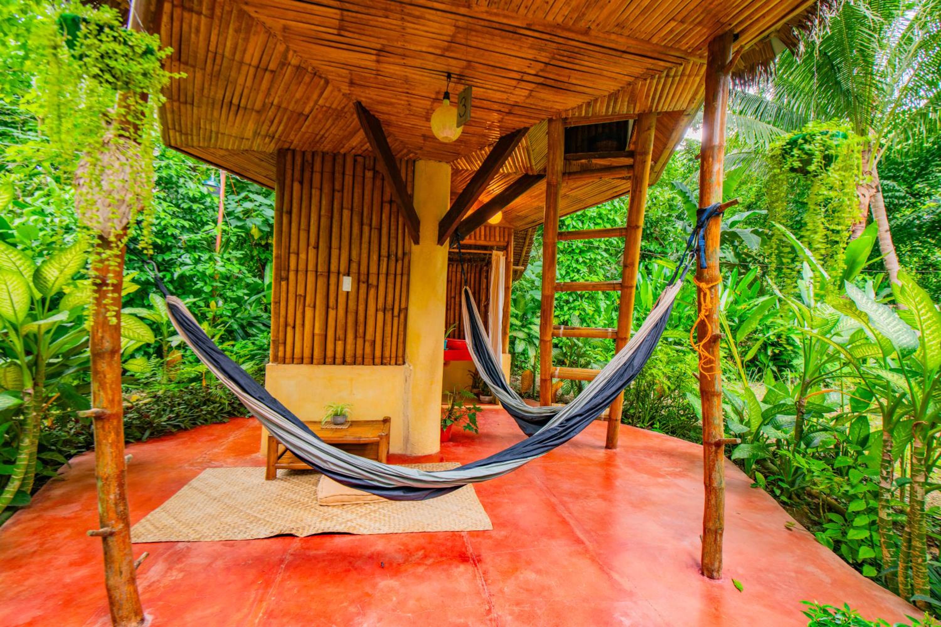 Tree house with private bathroom - Photo 5