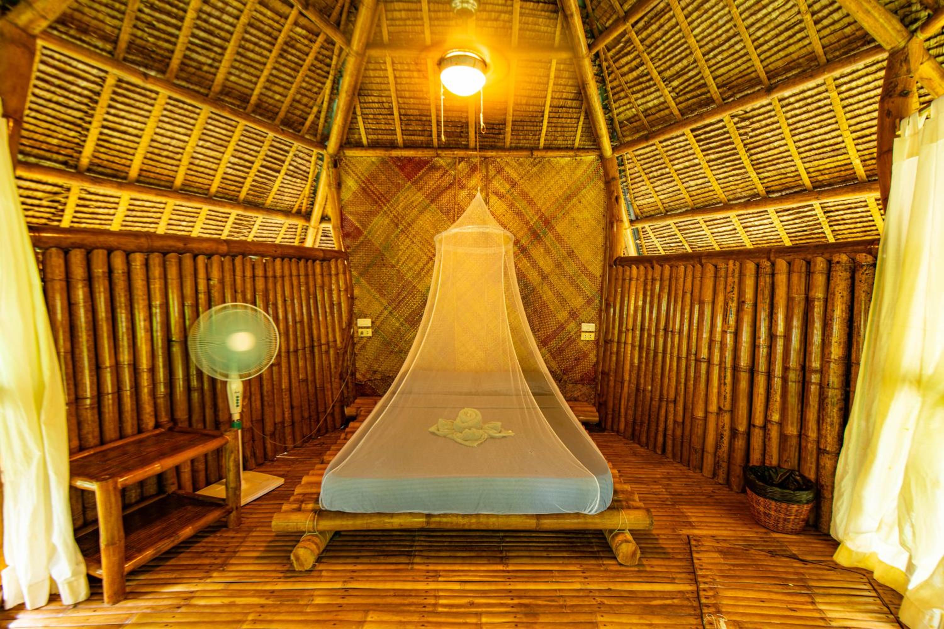Tree house with private bathroom - Photo 7