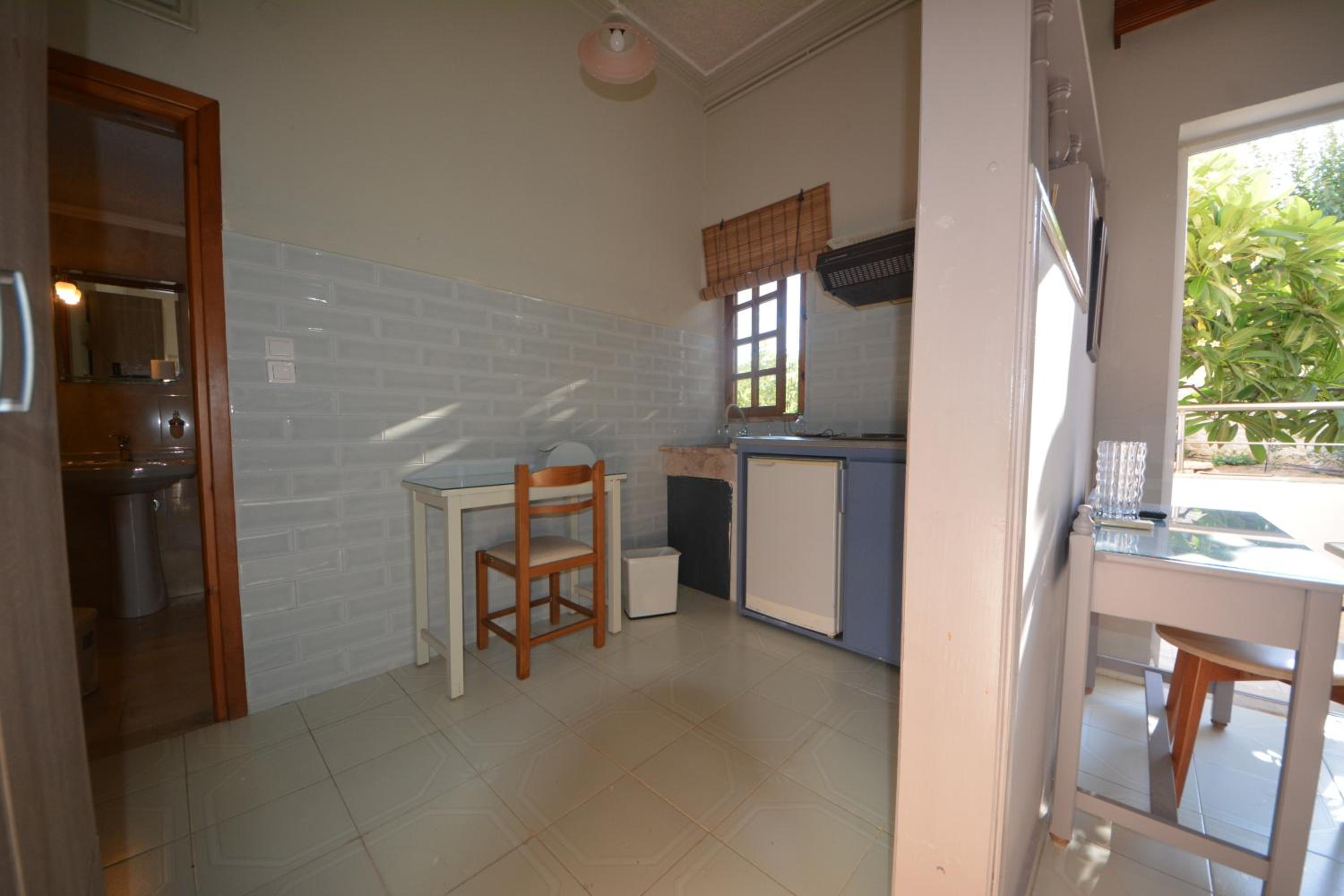 Studio (2 Adults) - Photo 2