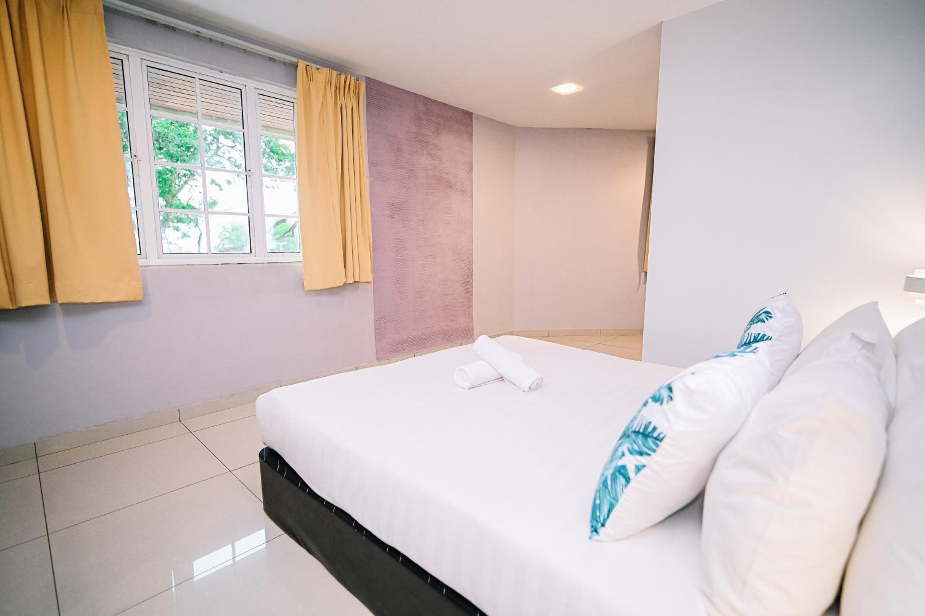 Deluxe Queen Room - Photo 5