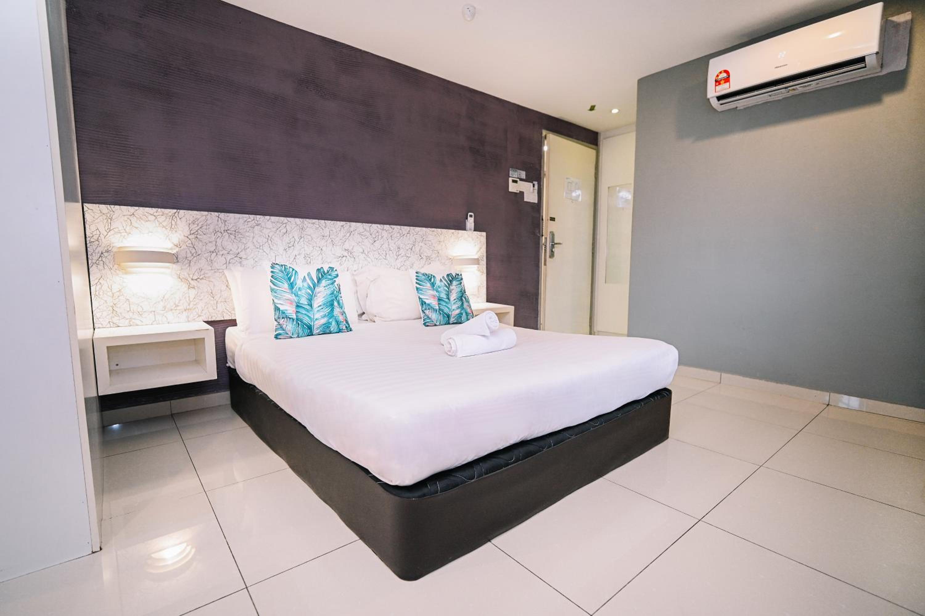 Deluxe Queen Room - Photo 3
