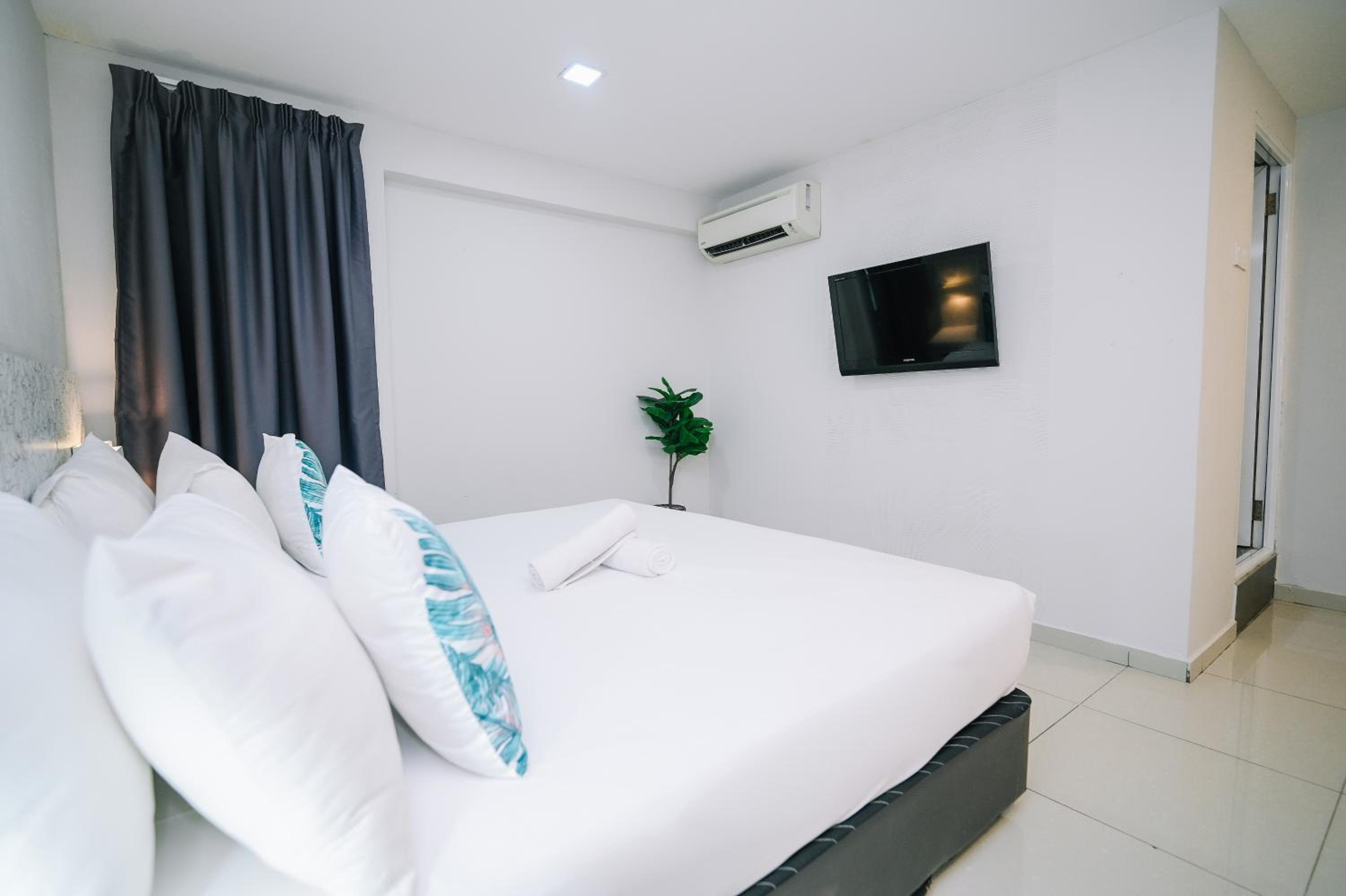 Deluxe King Room - Photo 4