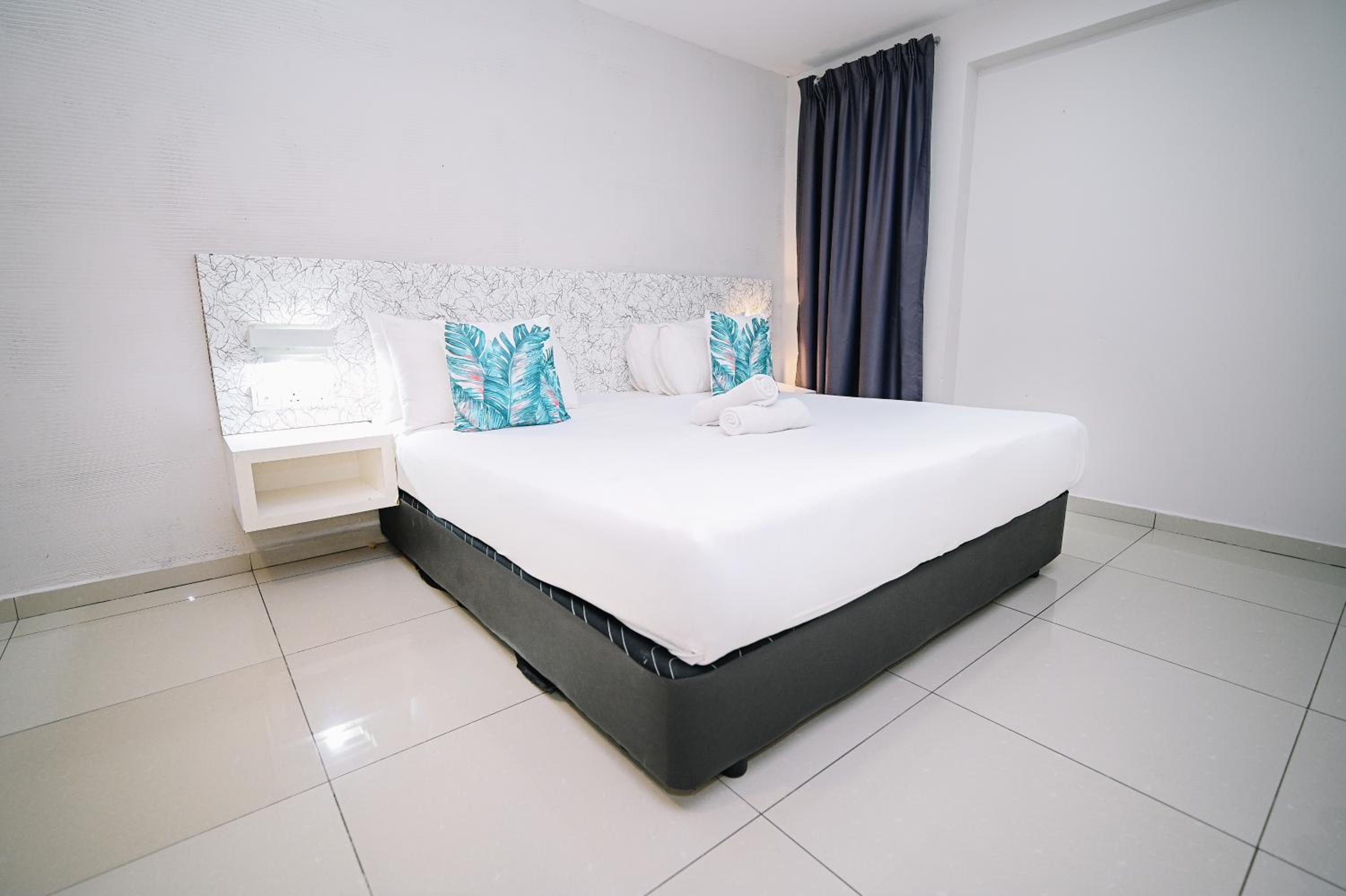 Deluxe King Room - Photo 3